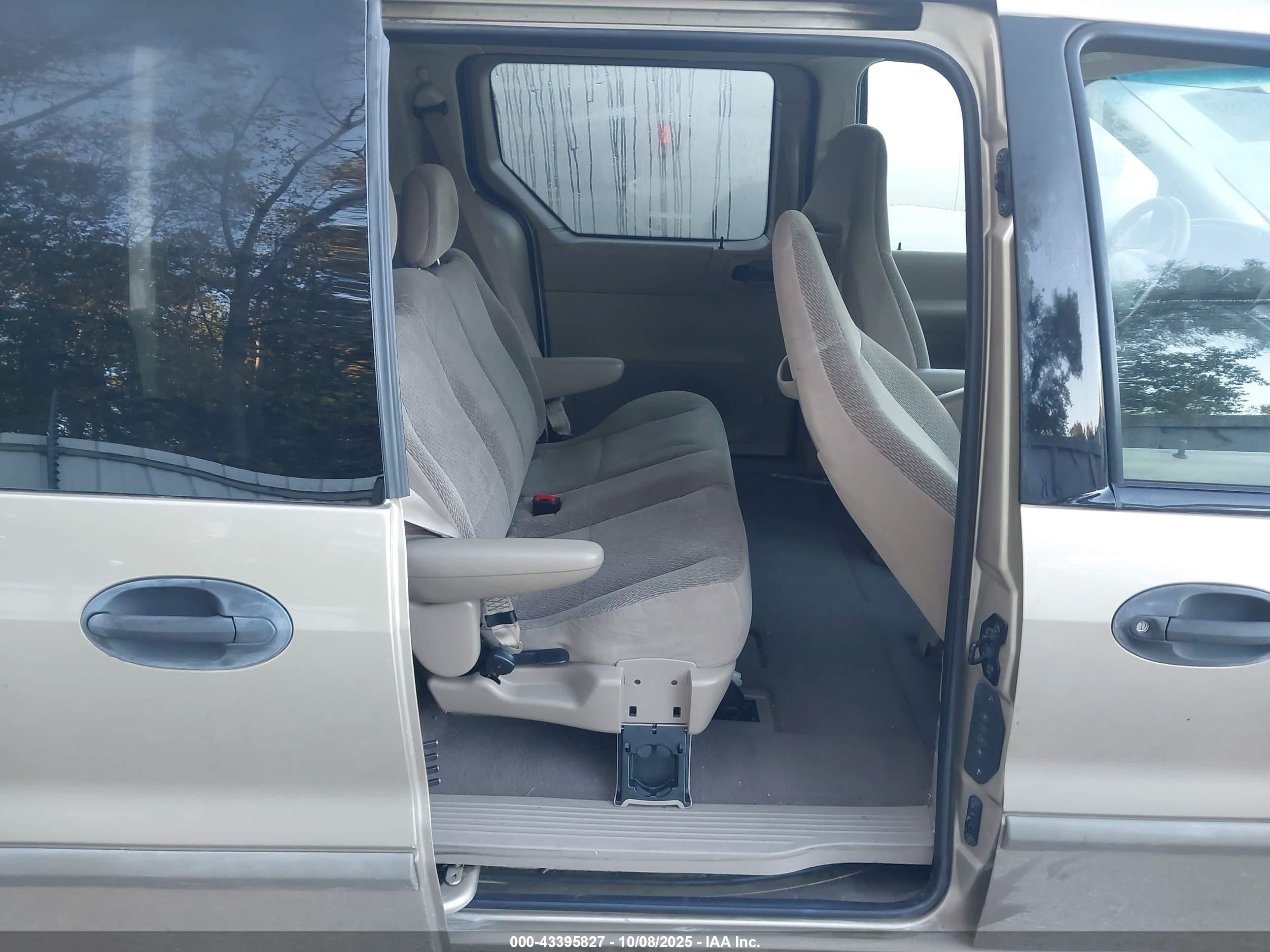 2000 Ford Windstar Lx Бежевый vin: 2FMZA5143YBA53266