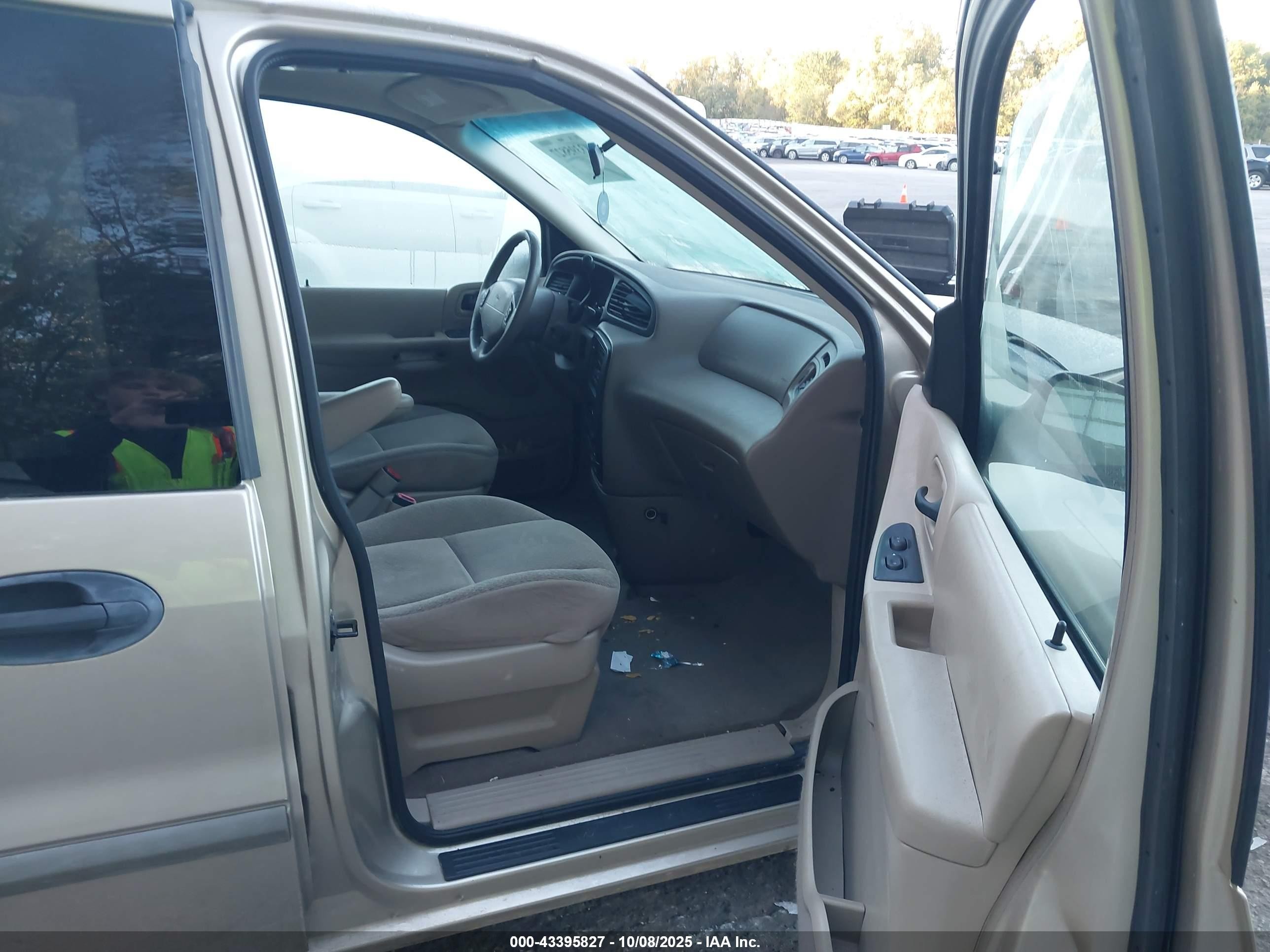 2000 Ford Windstar Lx Бежевый vin: 2FMZA5143YBA53266