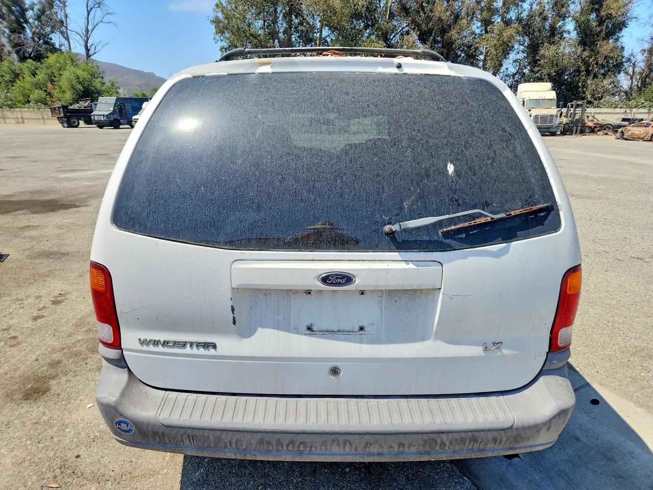 2001 Ford Windstar Lx White vin: 2FMZA51451BB07107