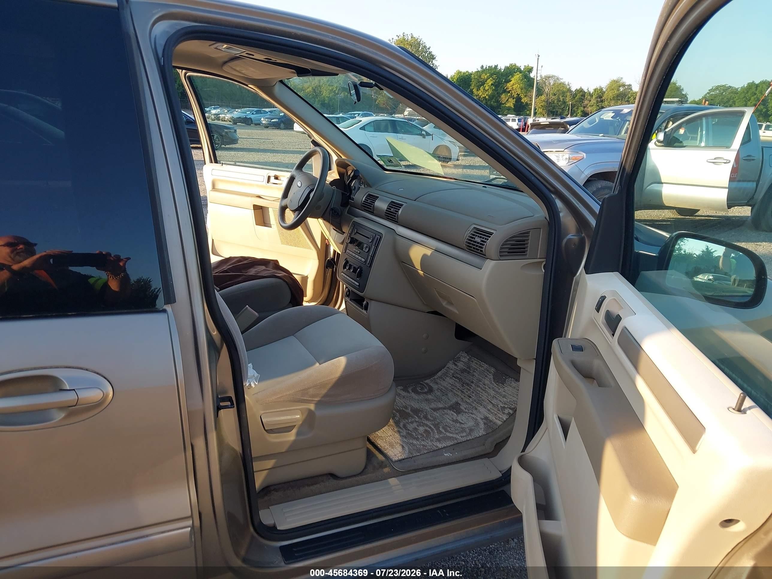 2006 Ford Freestar Se Beige vin: 2FMZA51606BA21485