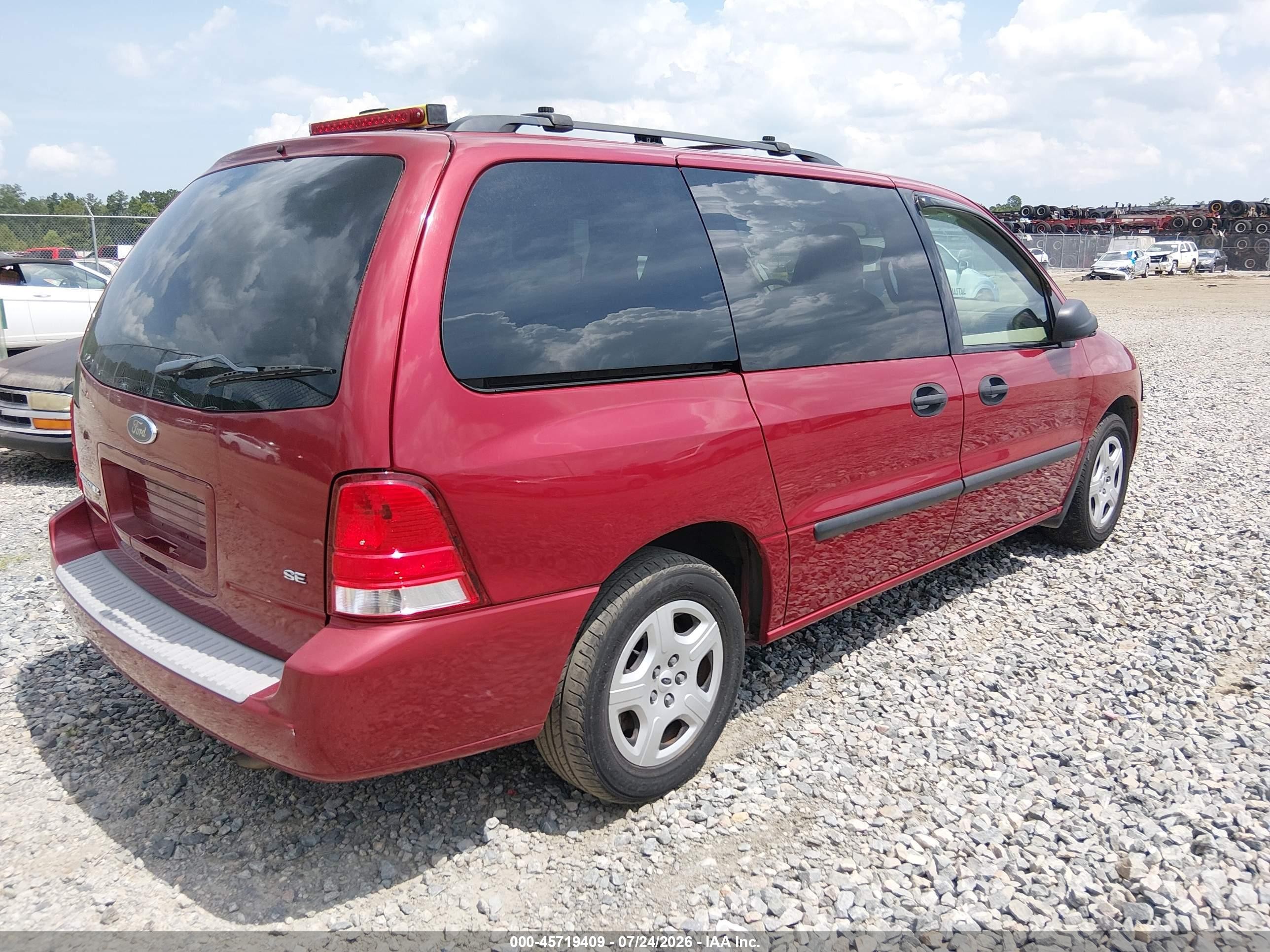 2004 Ford Freestar Se Red vin: 2FMZA51614BA90599