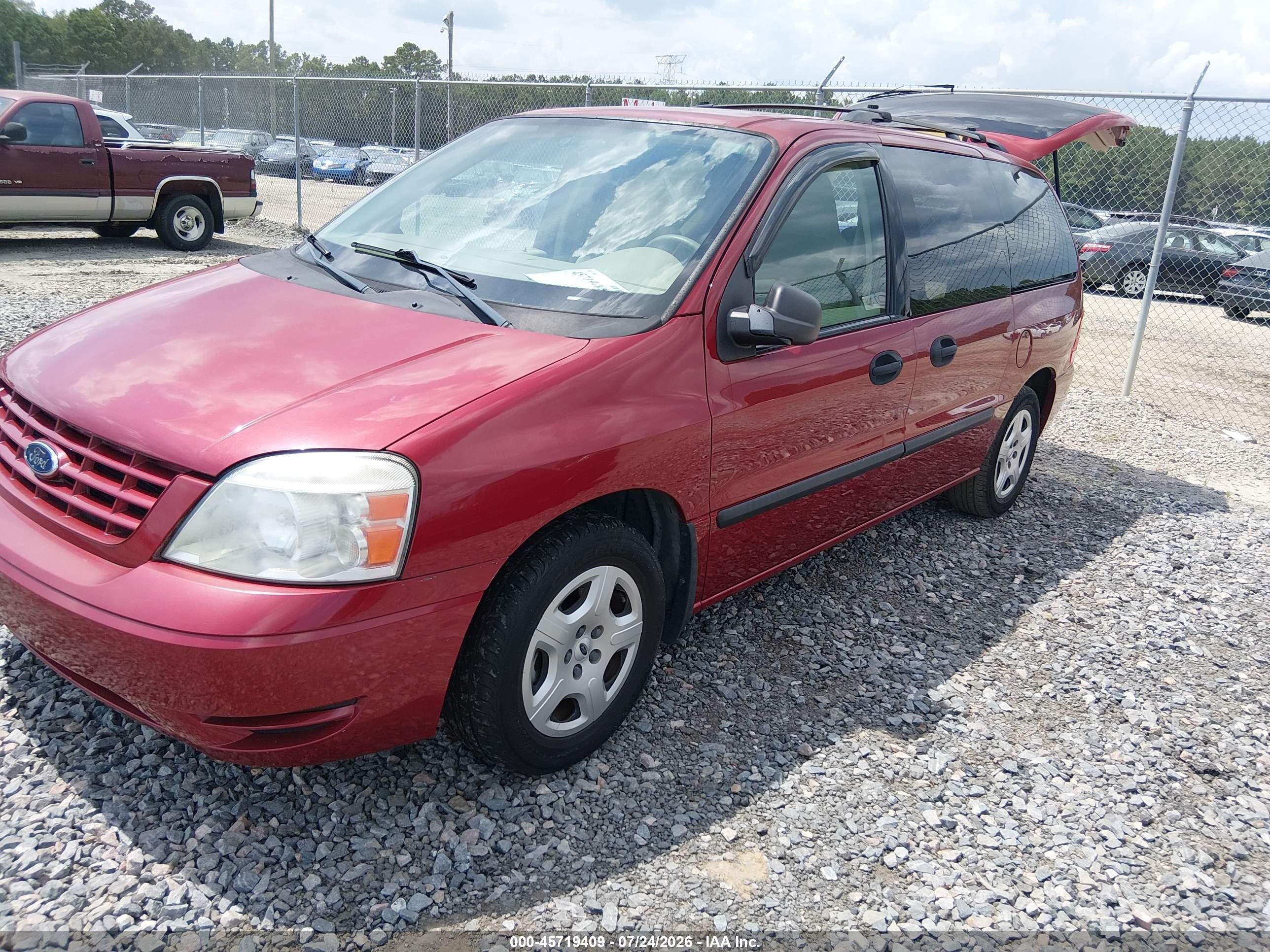 2004 Ford Freestar Se Red vin: 2FMZA51614BA90599