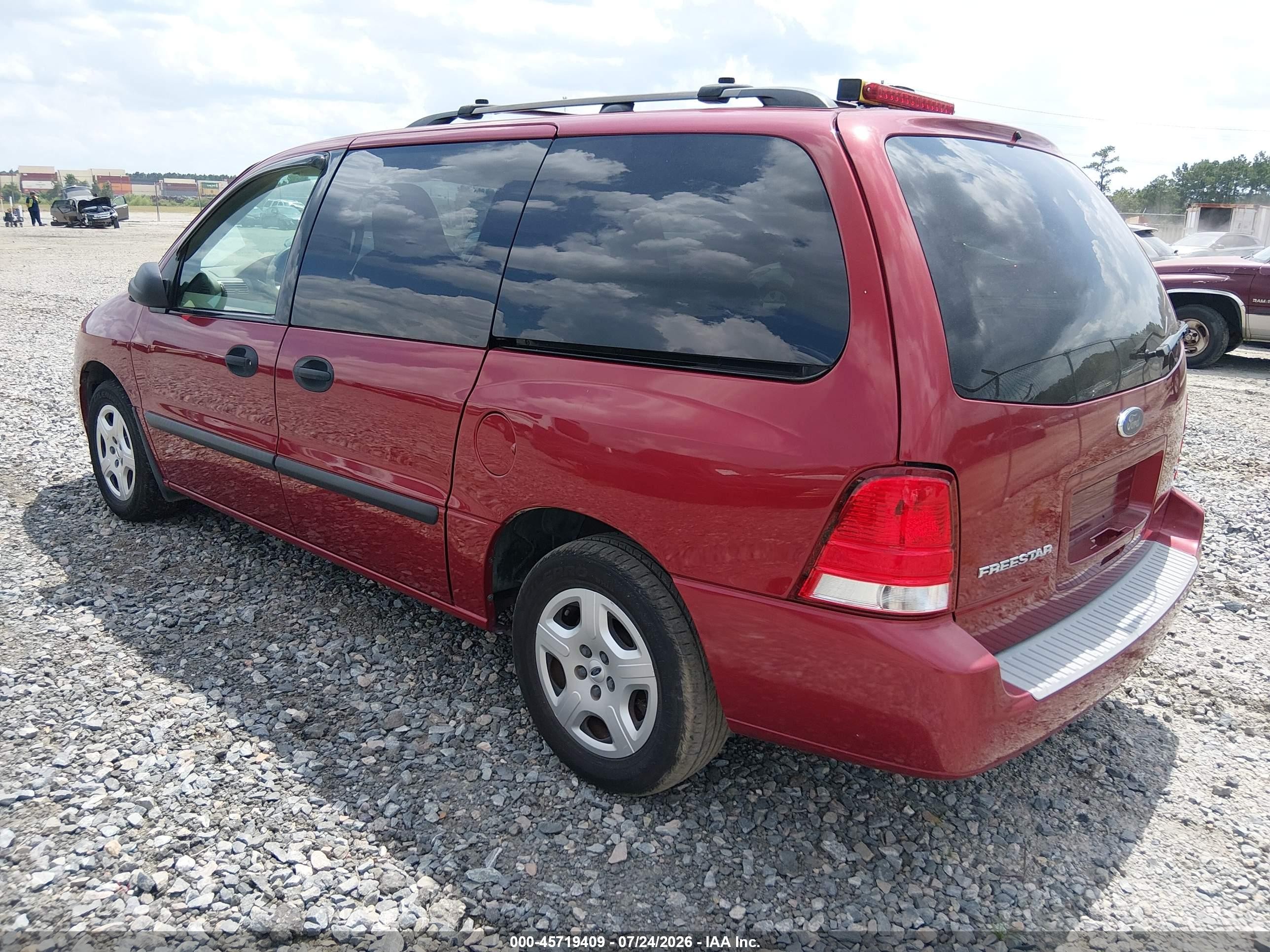 2004 Ford Freestar Se Red vin: 2FMZA51614BA90599