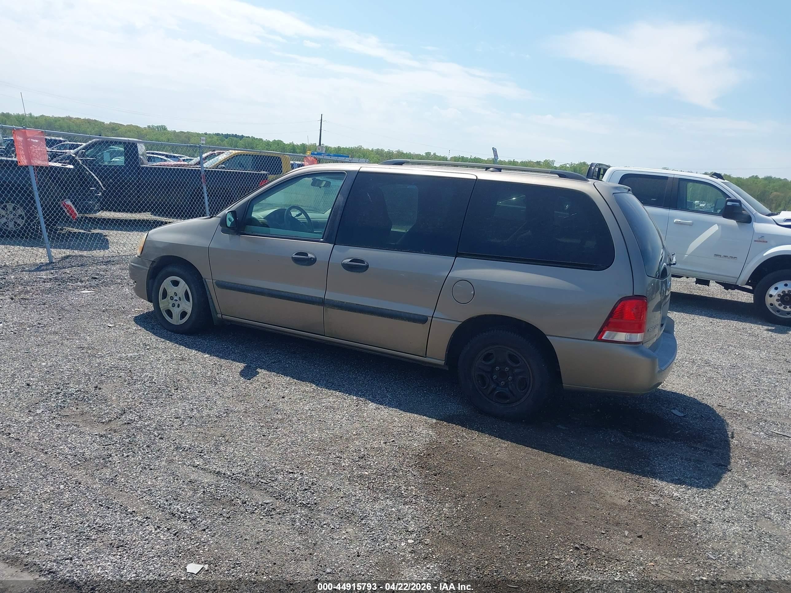 2004 Ford Freestar Se Gold vin: 2FMZA51634BA45647