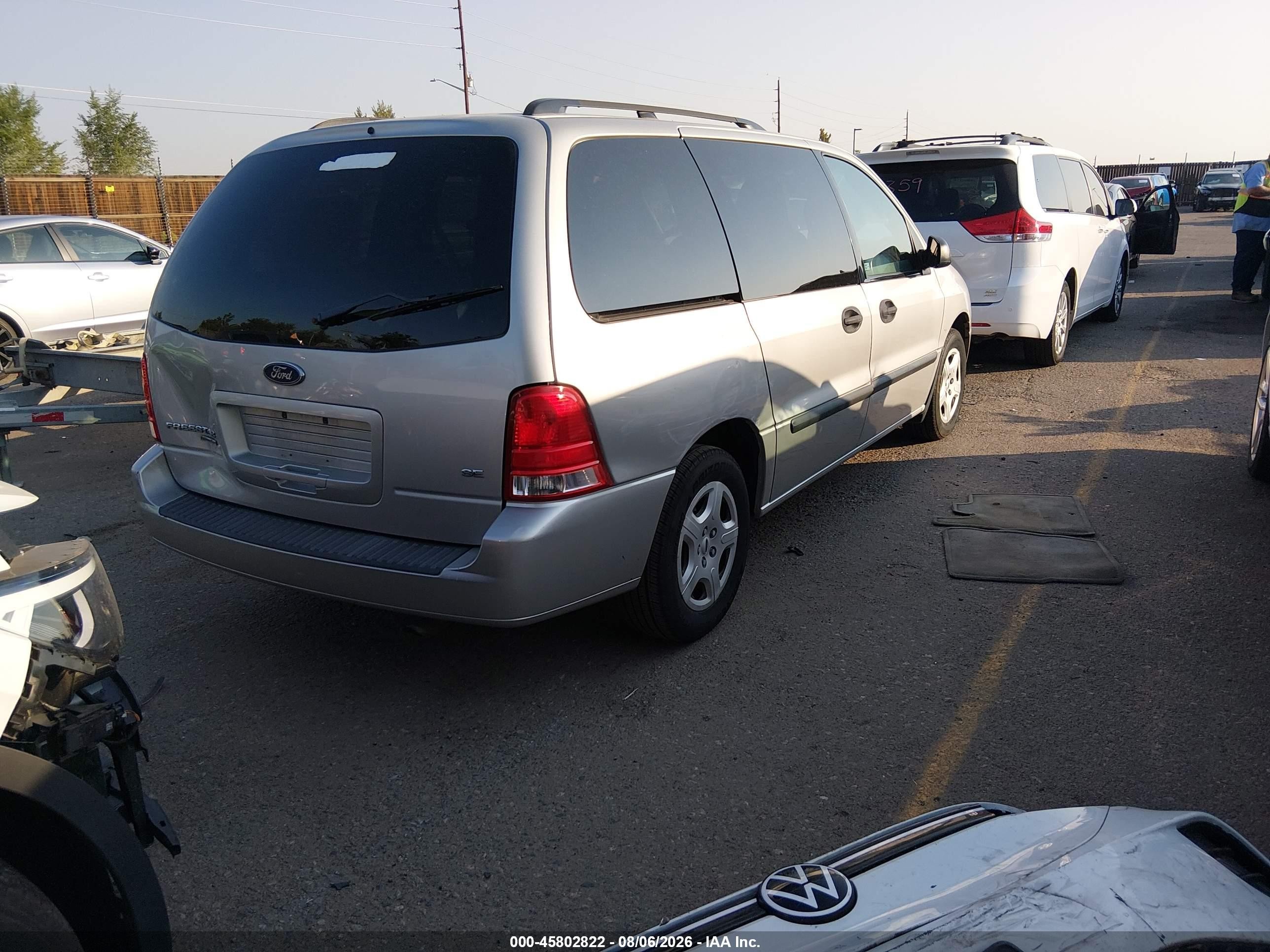 2004 Ford Freestar Se Silver vin: 2FMZA51634BB29581