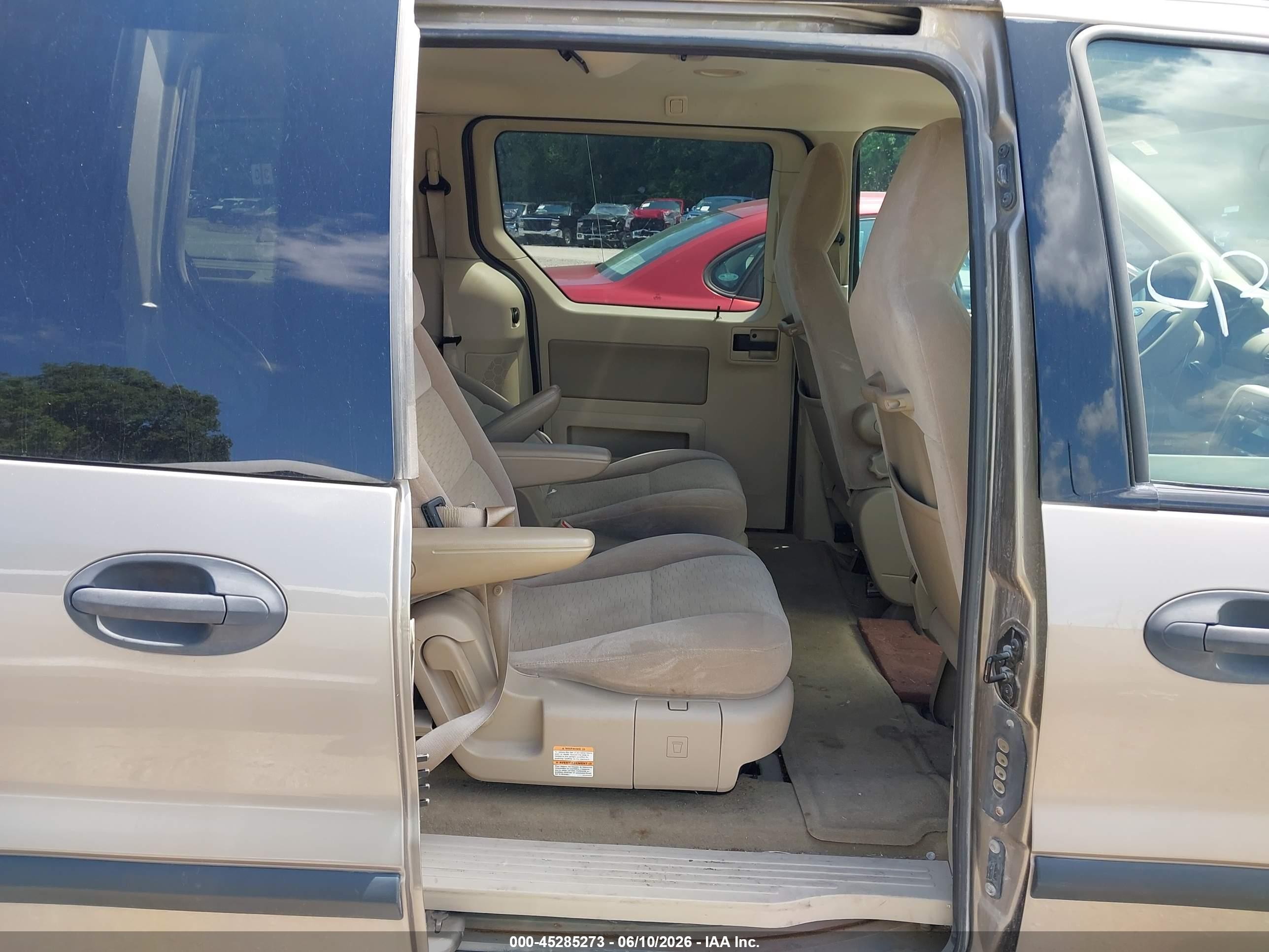 2004 Ford Freestar Se Серый vin: 2FMZA51674BB12086