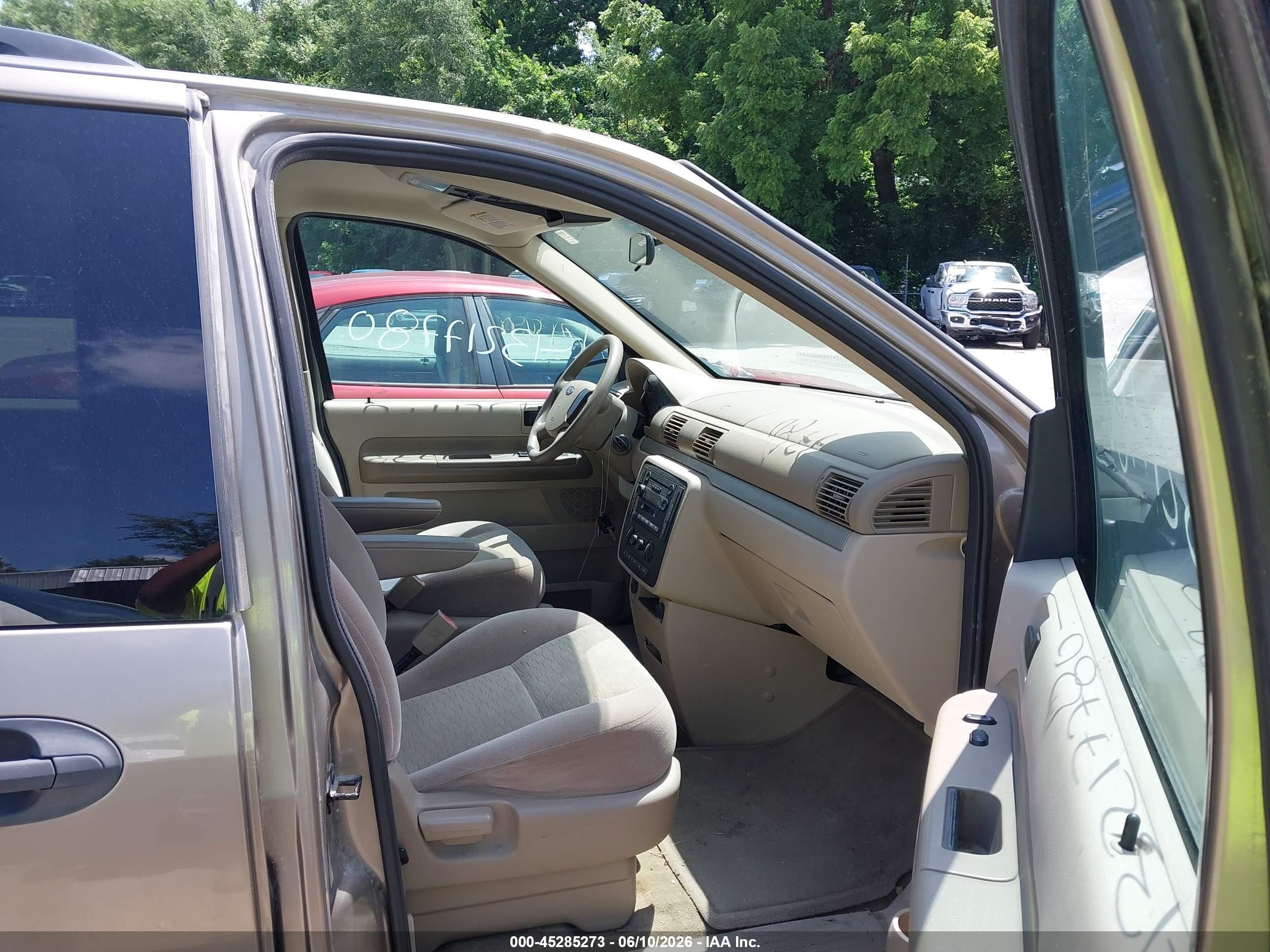 2004 Ford Freestar Se Серый vin: 2FMZA51674BB12086