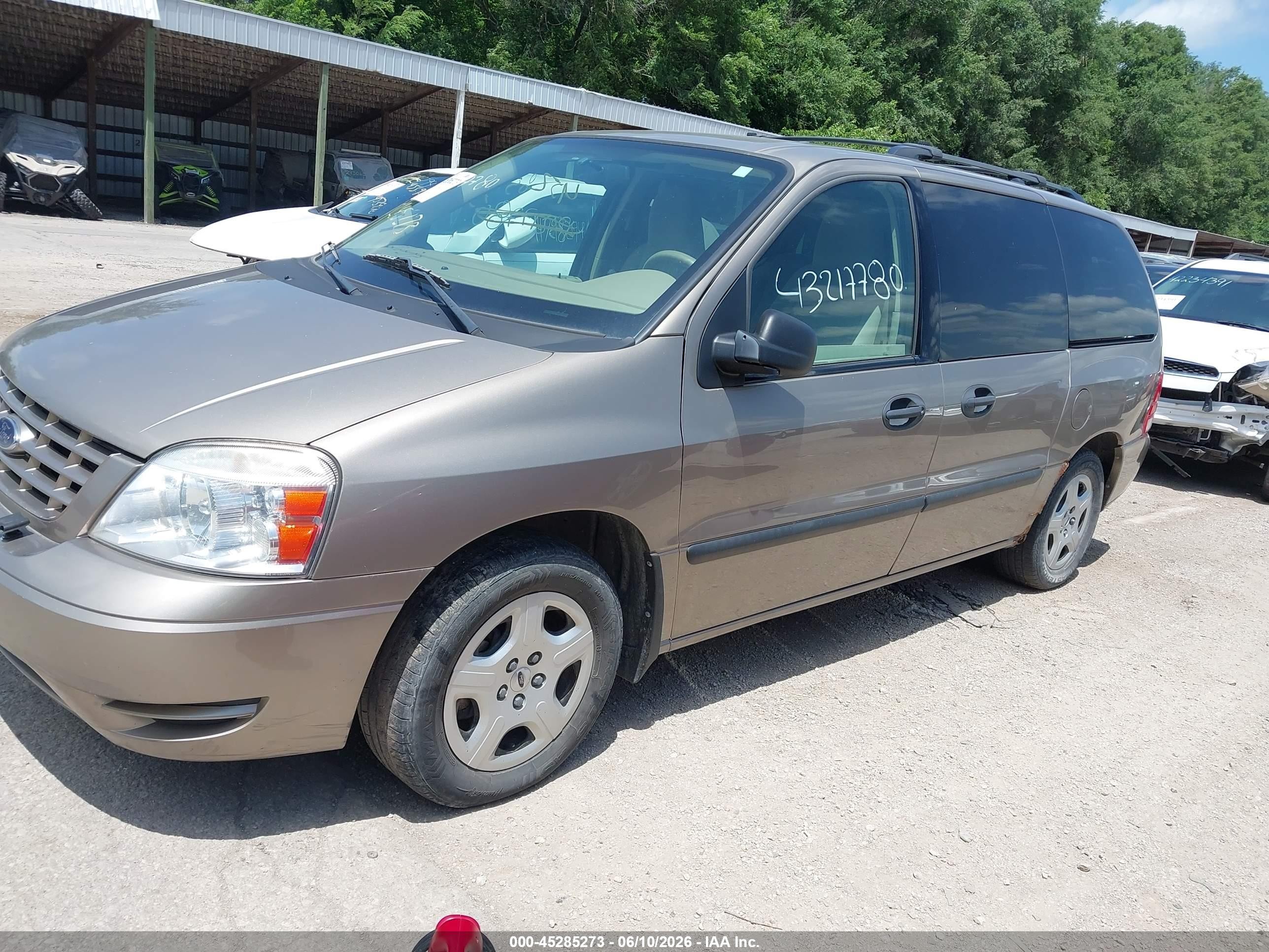 2004 Ford Freestar Se Серый vin: 2FMZA51674BB12086