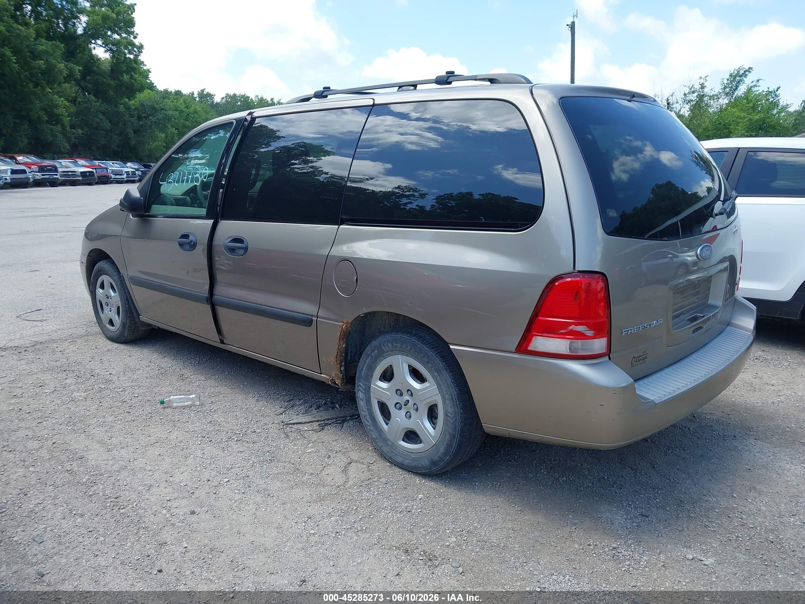 2004 Ford Freestar Se Серый vin: 2FMZA51674BB12086