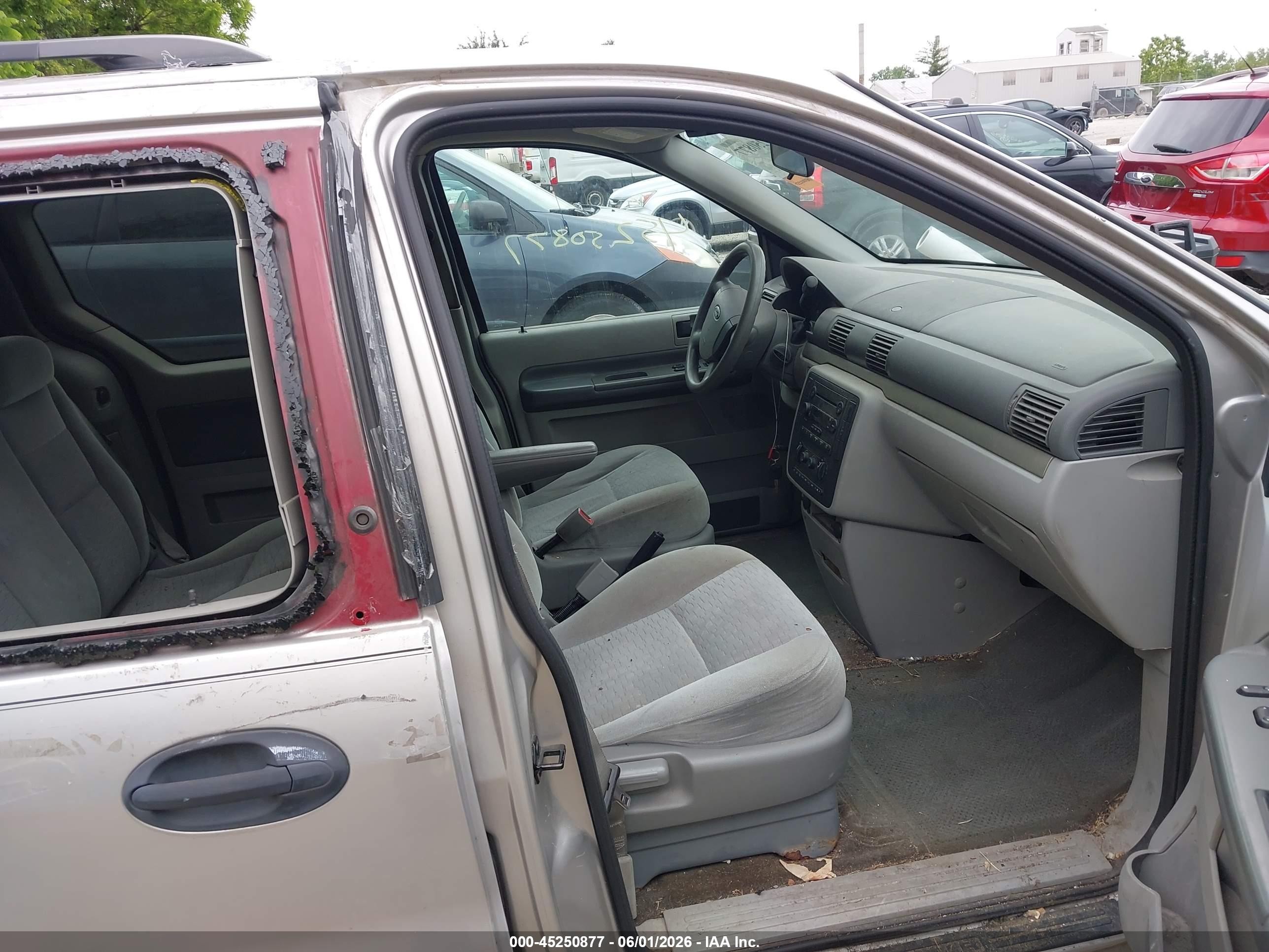 2004 Ford Freestar Se Silver vin: 2FMZA51684BA68647