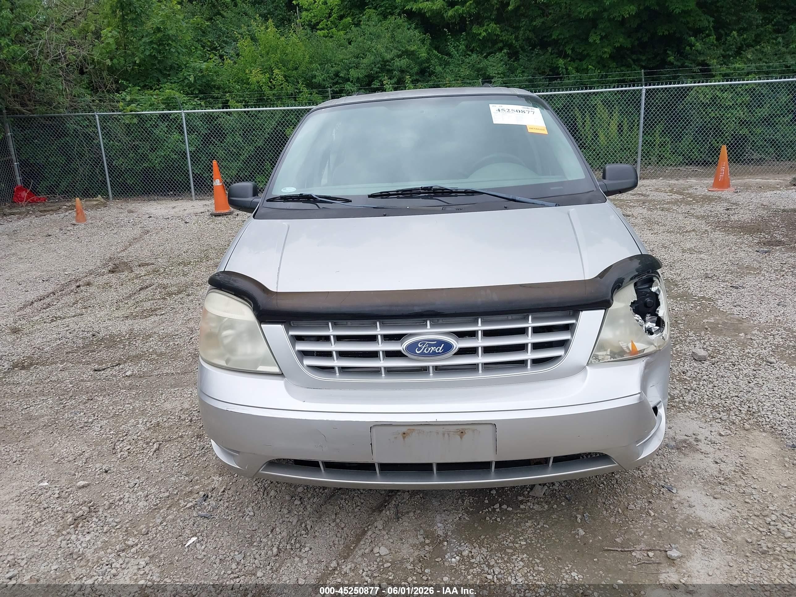 2004 Ford Freestar Se Silver vin: 2FMZA51684BA68647