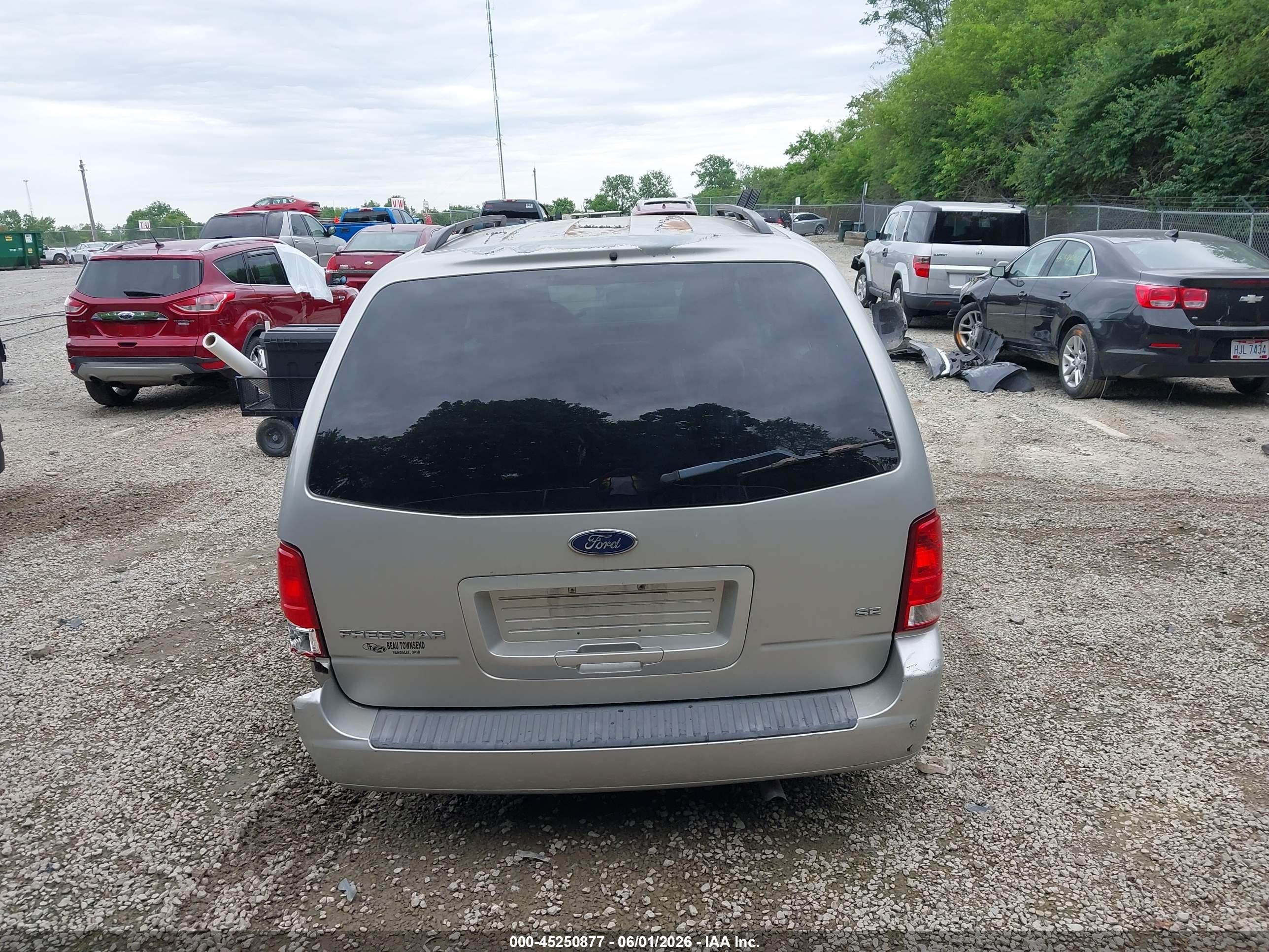 2004 Ford Freestar Se Silver vin: 2FMZA51684BA68647