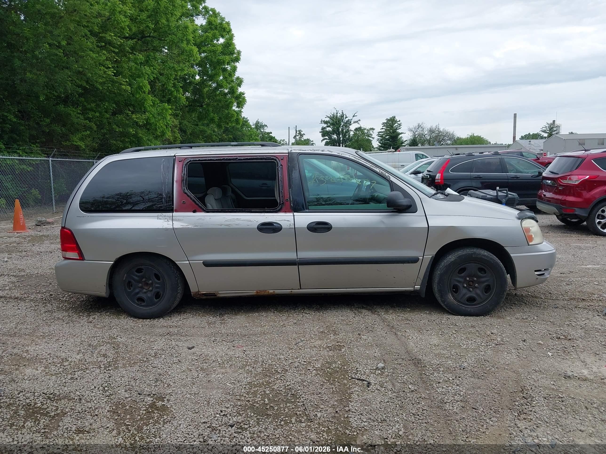 2004 Ford Freestar Se Silver vin: 2FMZA51684BA68647