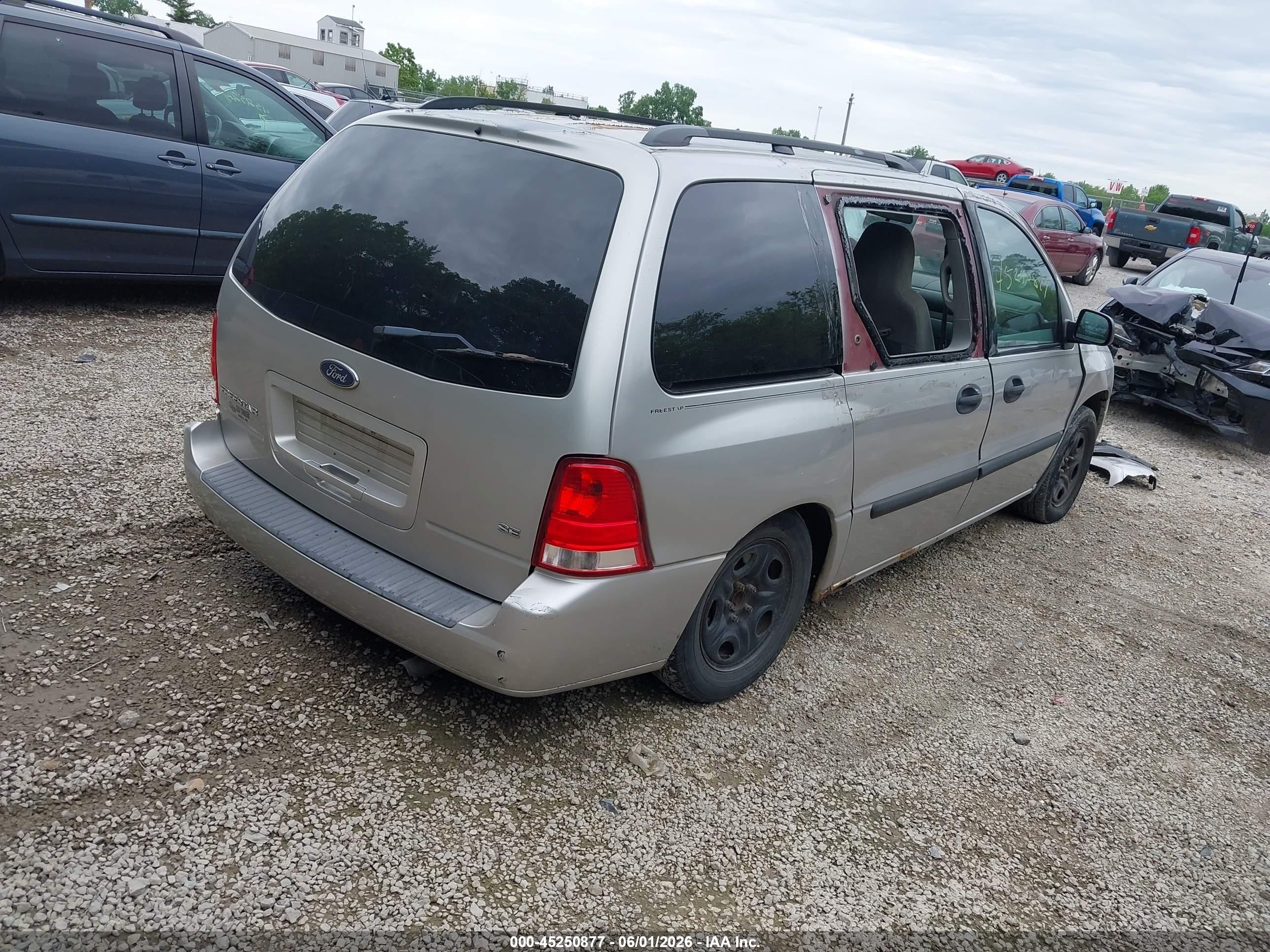 2004 Ford Freestar Se Silver vin: 2FMZA51684BA68647