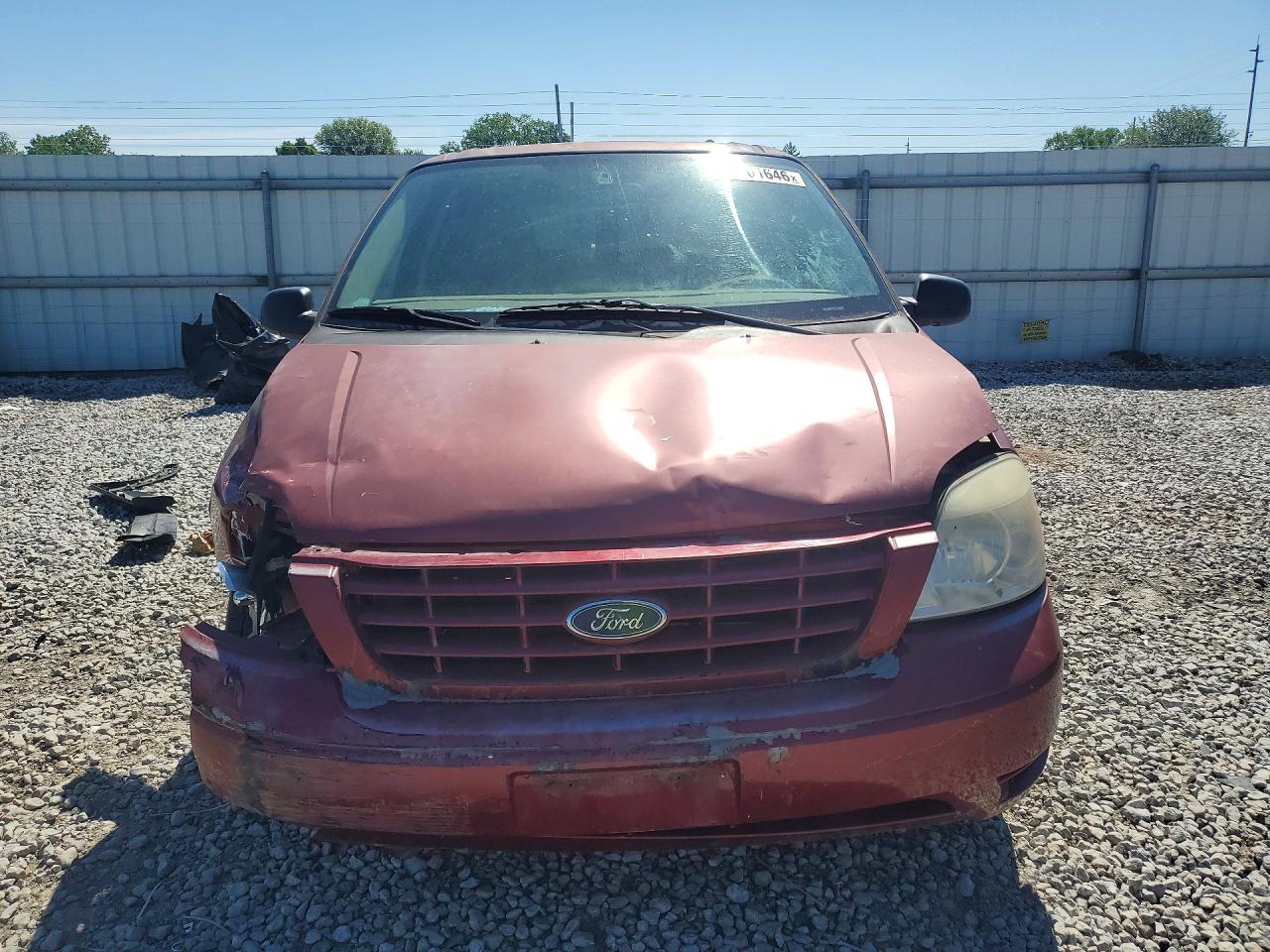 2004 Ford Freestar Red vin: 2FMZA51694BB24059