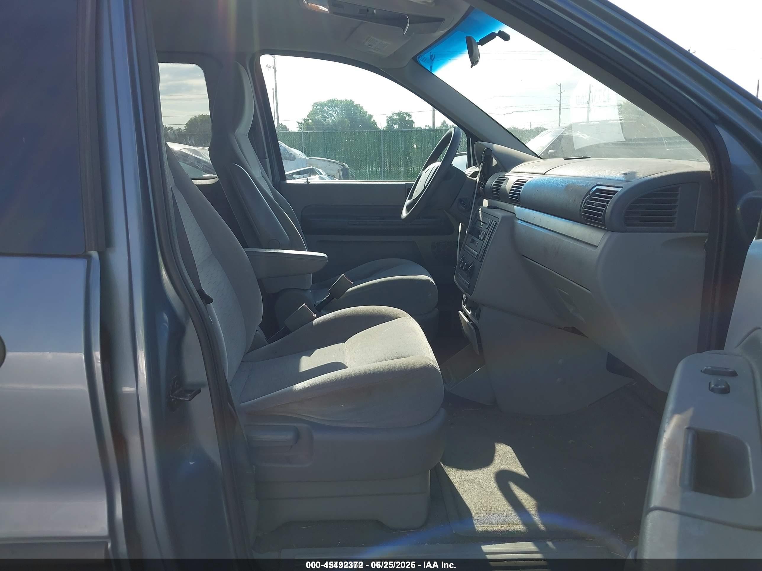 2005 Ford Freestar Se Blue vin: 2FMZA51695BA17109
