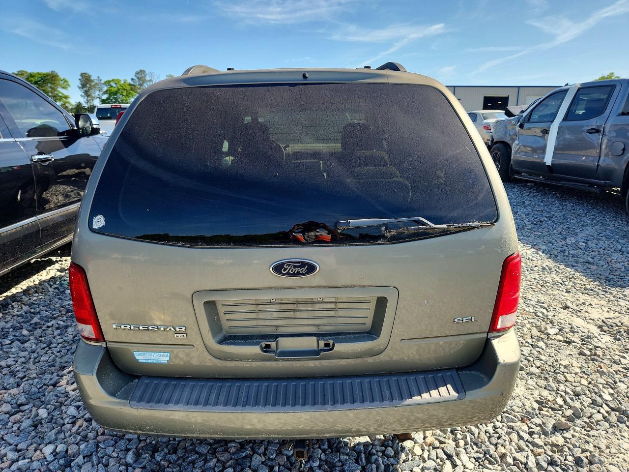 2005 Ford Freestar Gold vin: 2FMZA52215BA79356