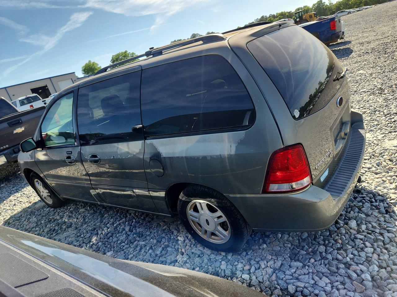 2005 Ford Freestar Gold vin: 2FMZA52215BA79356