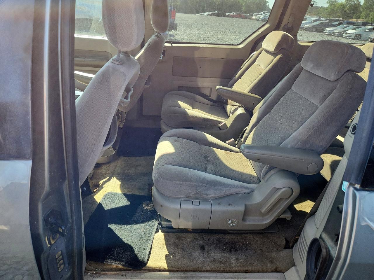 2005 Ford Freestar Gold vin: 2FMZA52215BA79356