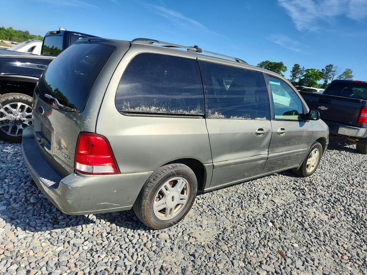 2005 Ford Freestar Gold vin: 2FMZA52215BA79356