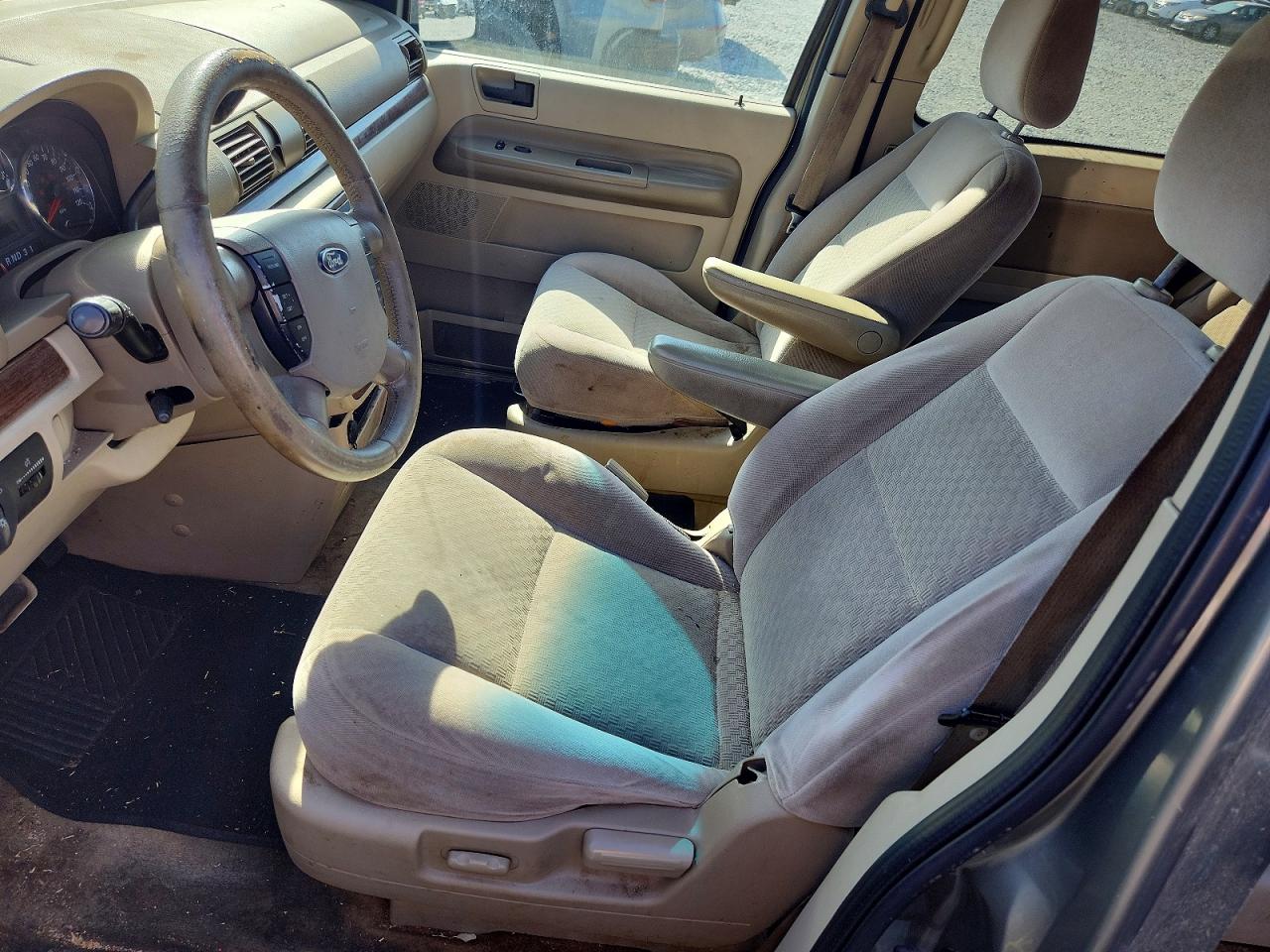 2005 Ford Freestar Gold vin: 2FMZA52215BA79356