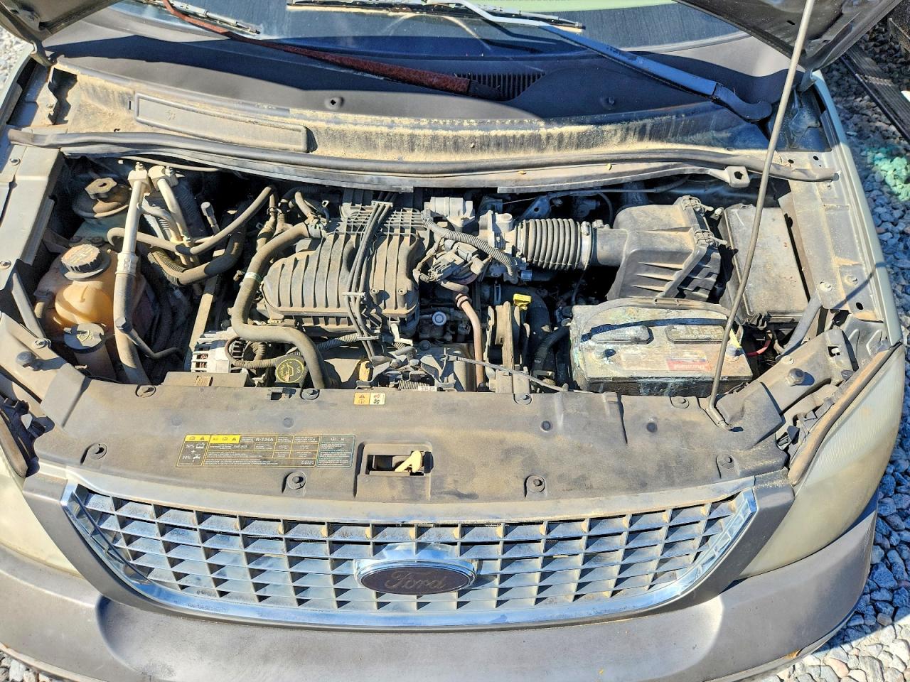 2005 Ford Freestar Gold vin: 2FMZA52215BA79356