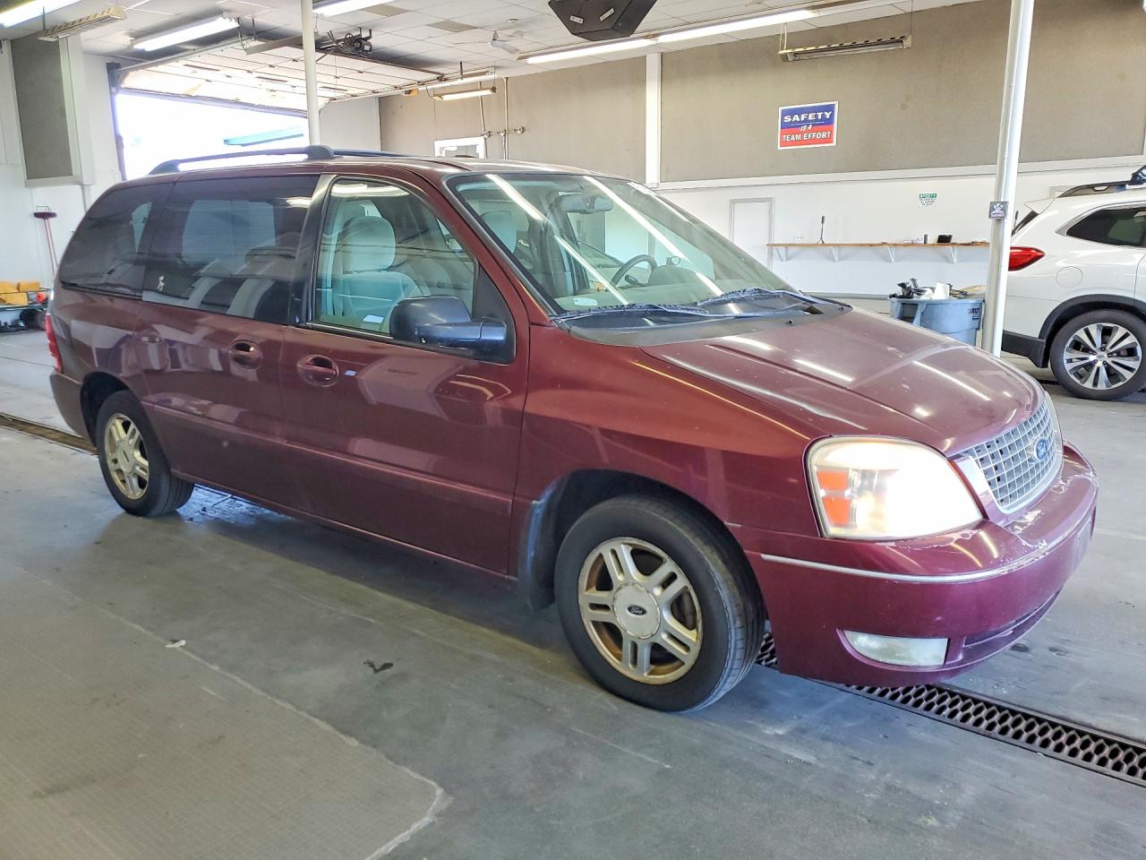 2006 Ford Freestar Sel Burgundy vin: 2FMZA52266BA23723