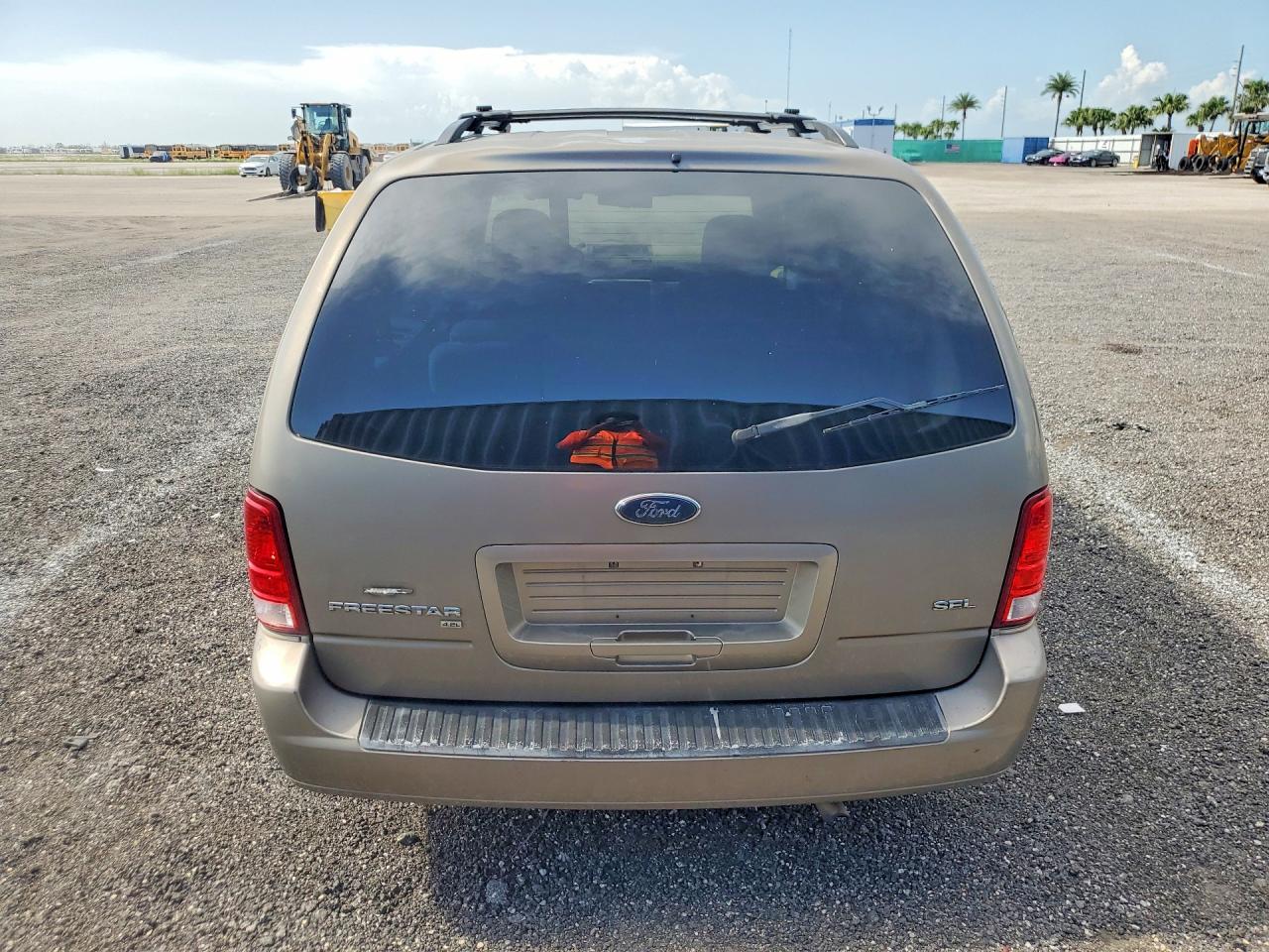 2005 Ford Freestar Sel Gold vin: 2FMZA522X5BA90081