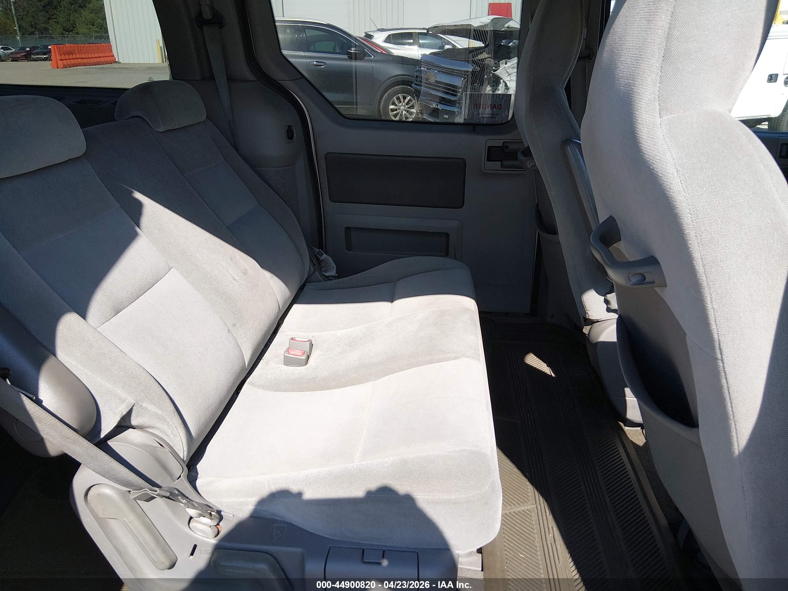 2004 Ford Freestar Ses Silver vin: 2FMZA57604BA97552