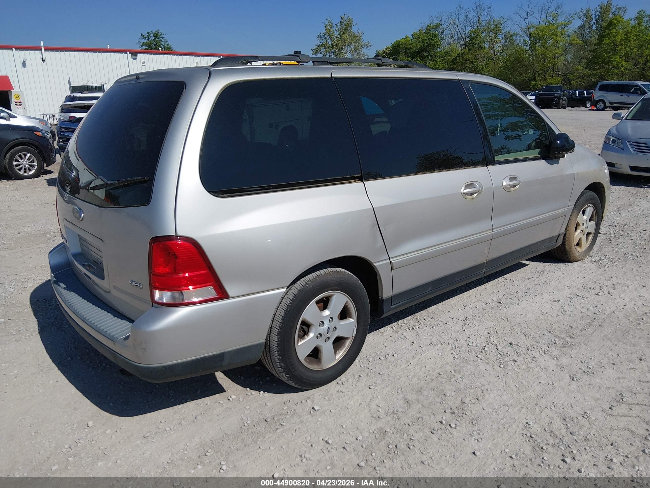 2004 Ford Freestar Ses Silver vin: 2FMZA57604BA97552