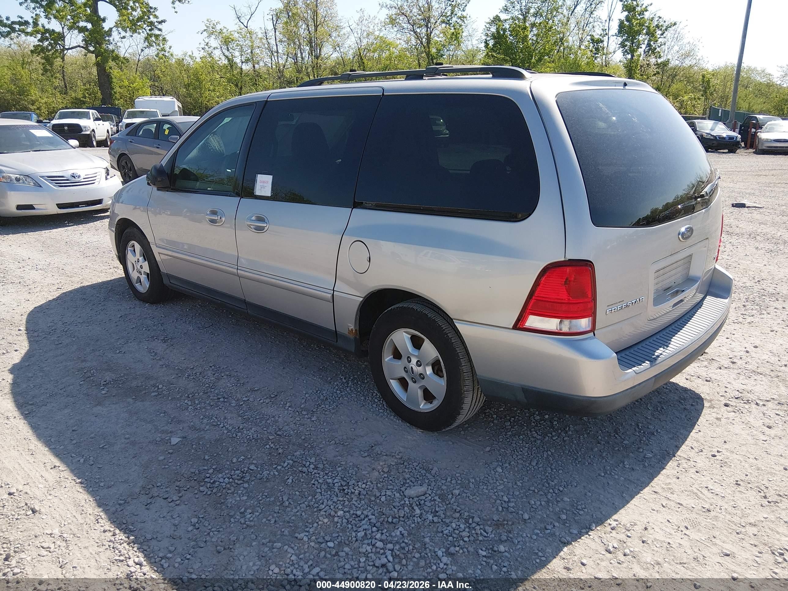 2004 Ford Freestar Ses Silver vin: 2FMZA57604BA97552