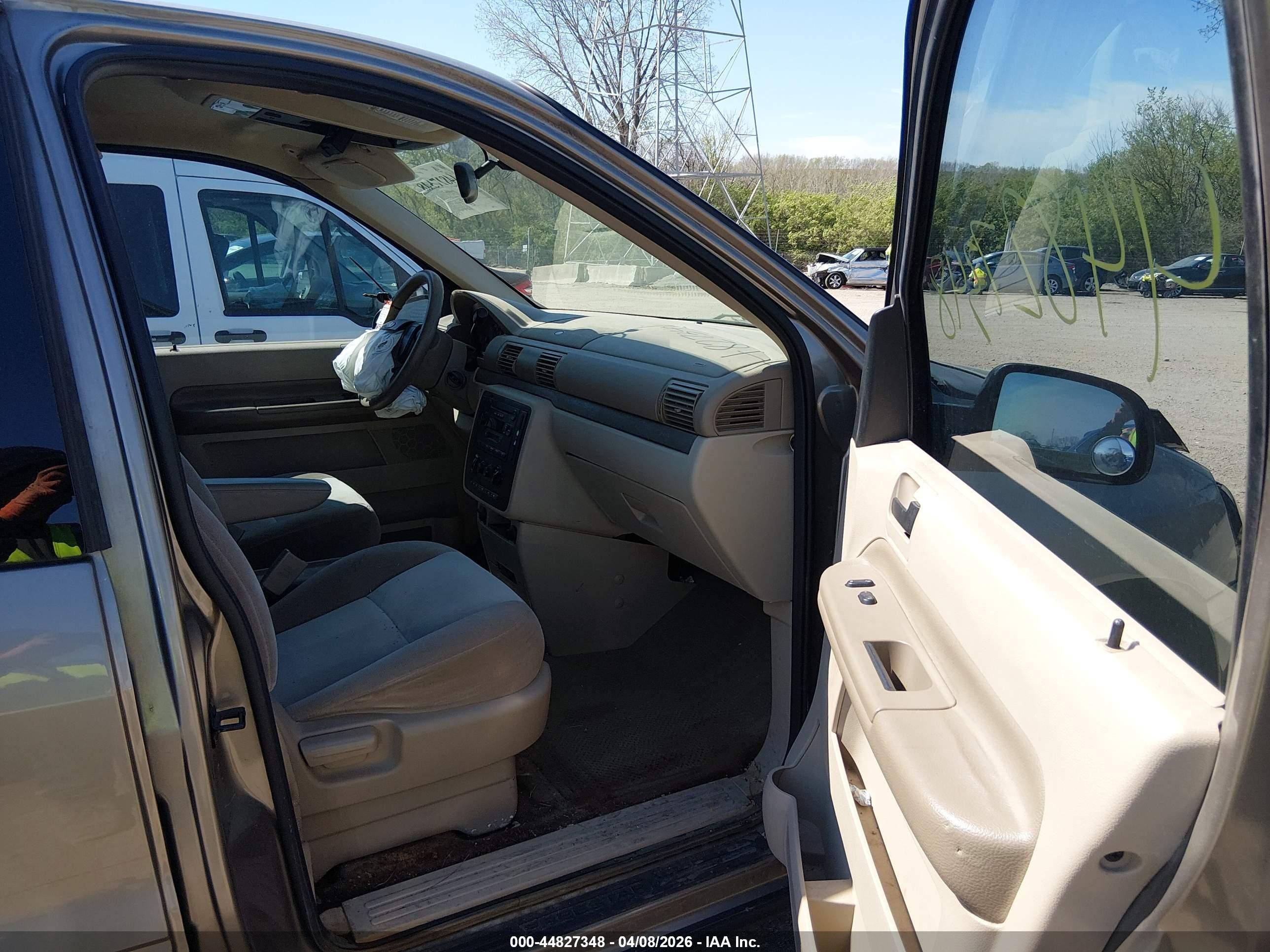 2004 Ford Freestar Ses Gold vin: 2FMZA57694BA55252