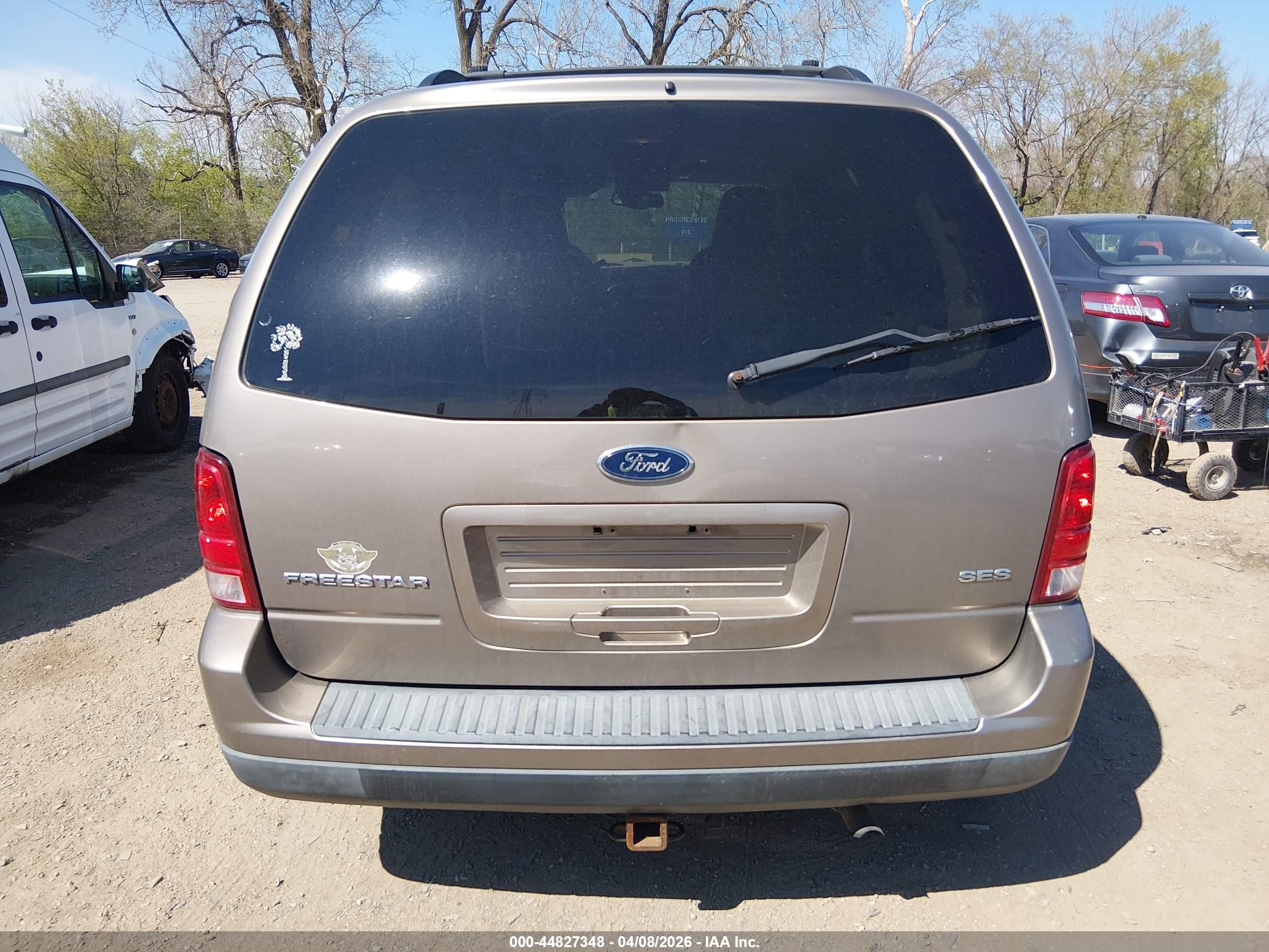 2004 Ford Freestar Ses Gold vin: 2FMZA57694BA55252