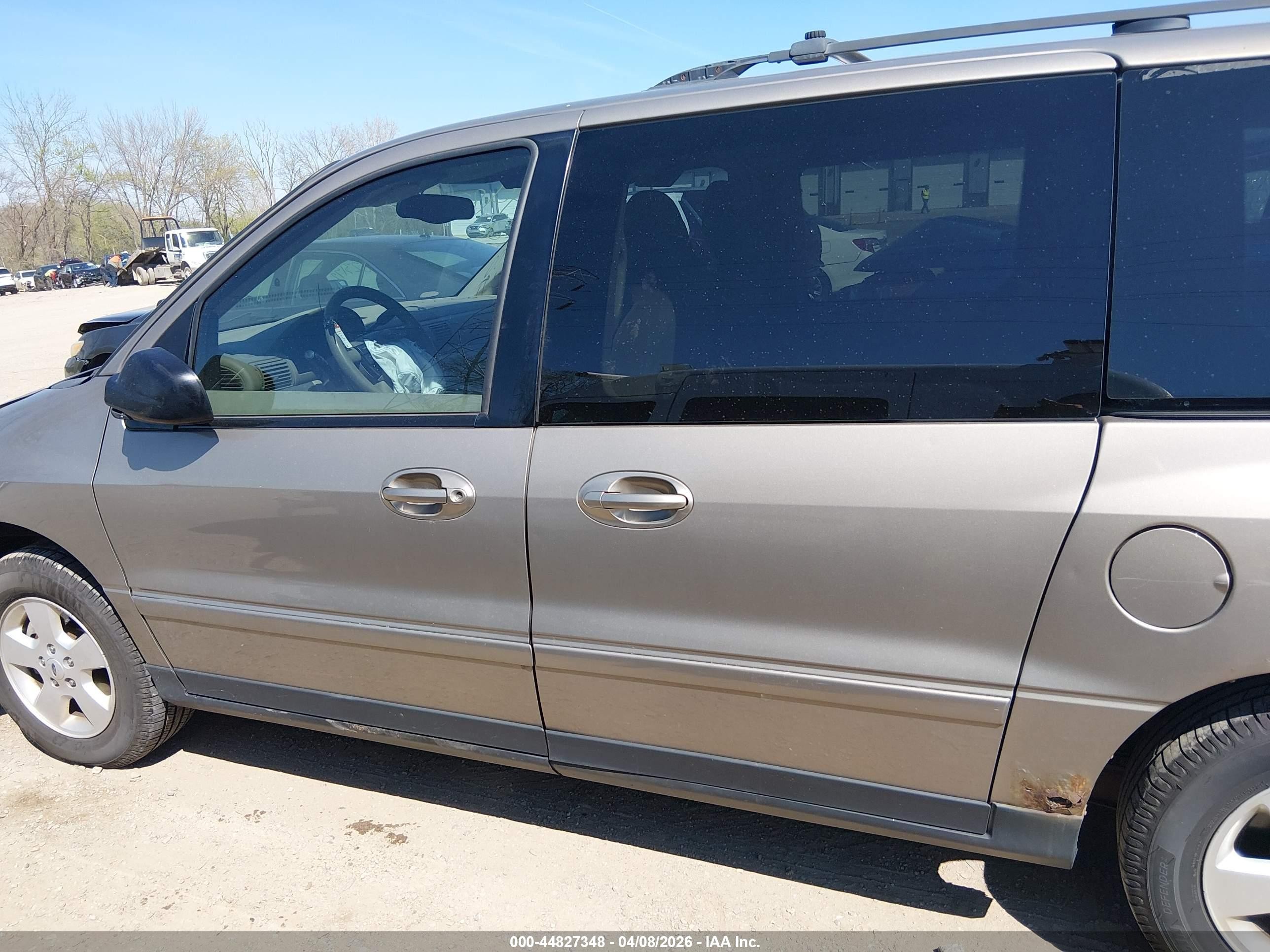 2004 Ford Freestar Ses Gold vin: 2FMZA57694BA55252