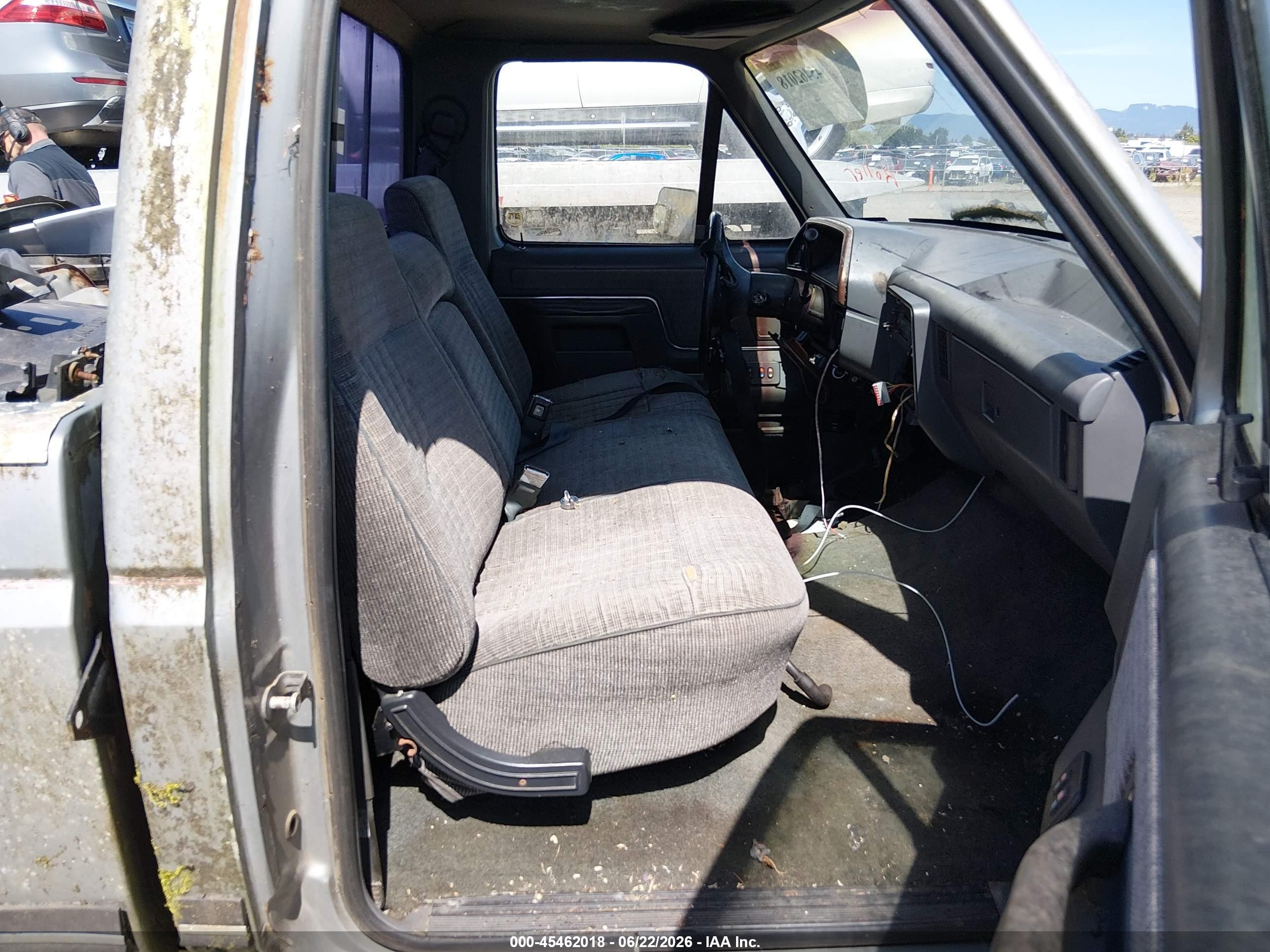 1990 Ford F150   Gray vin: 2FTDF15N2LCA75015