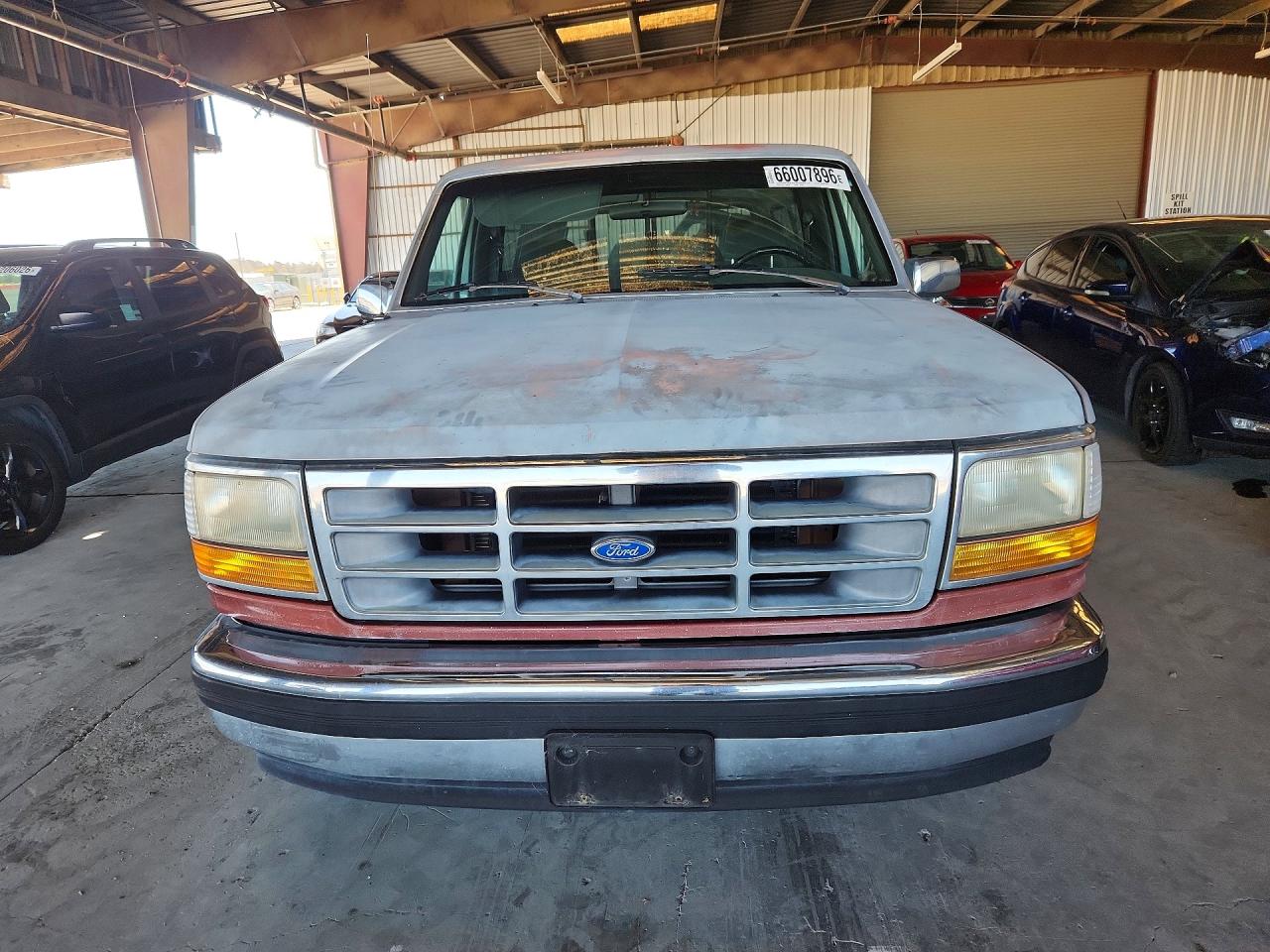 1993 Ford F-150 Two Tone vin: 2FTDF15N3PCA48072