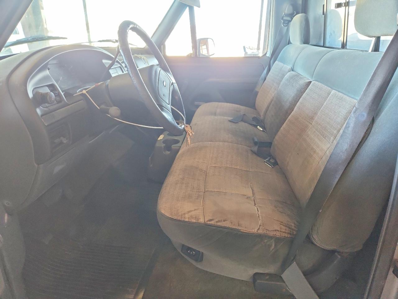 1993 Ford F-150 Two Tone vin: 2FTDF15N3PCA48072
