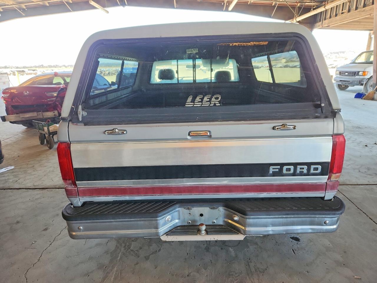 1993 Ford F-150 Two Tone vin: 2FTDF15N3PCA48072