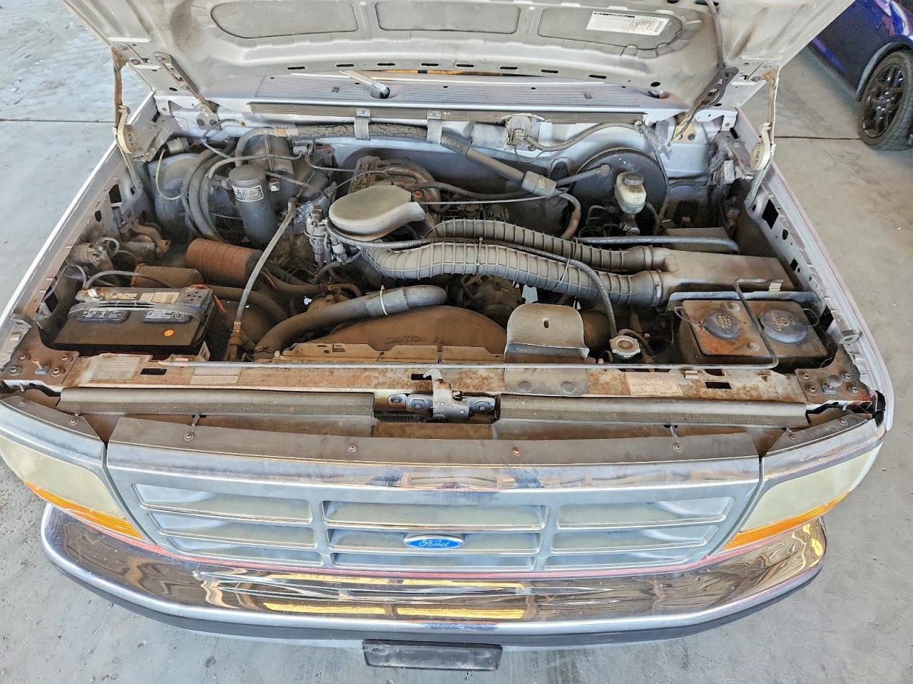 1993 Ford F-150 Two Tone vin: 2FTDF15N3PCA48072