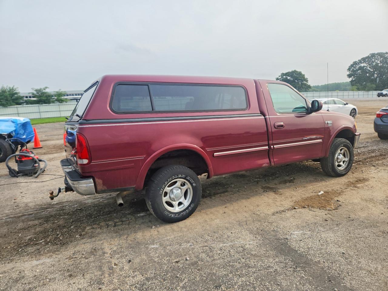 1997 Ford F150 Red vin: 2FTDF18W8VCA84387