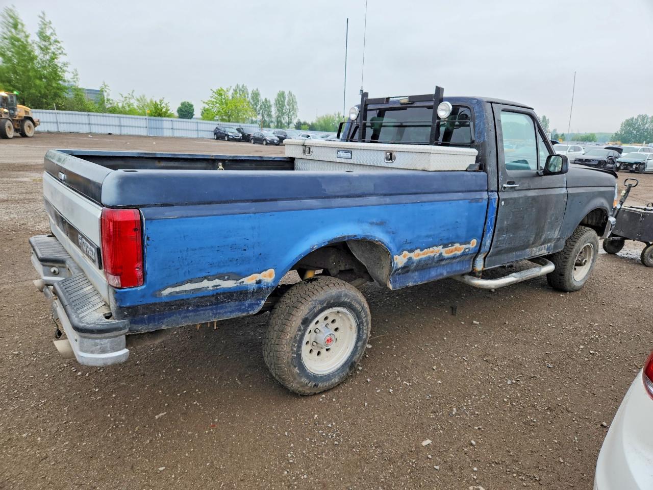 1993 Ford F150 Two Tone vin: 2FTEF14N3PCA69350