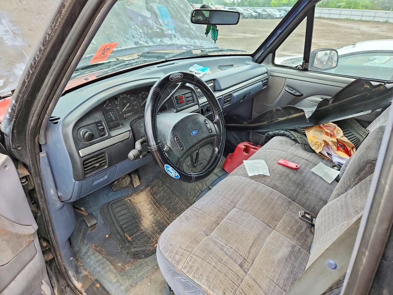 1993 Ford F150 Two Tone vin: 2FTEF14N3PCA69350