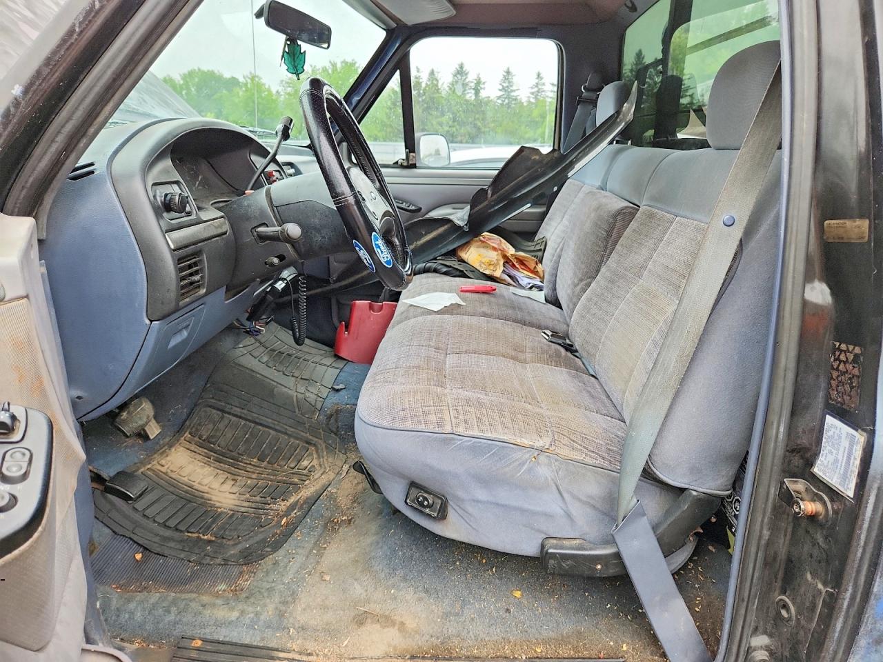 1993 Ford F150 Two Tone vin: 2FTEF14N3PCA69350