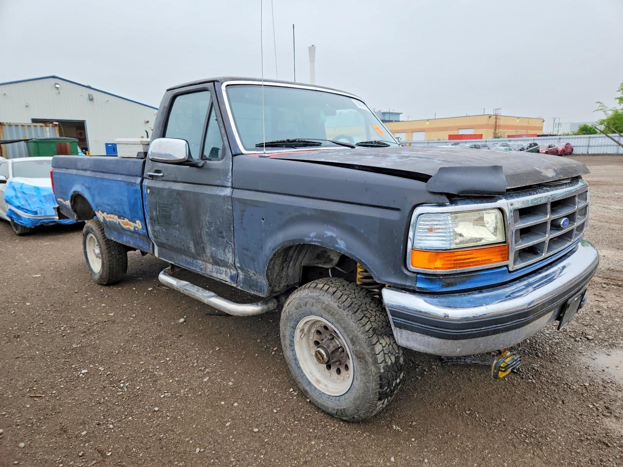 1993 Ford F150 Two Tone vin: 2FTEF14N3PCA69350