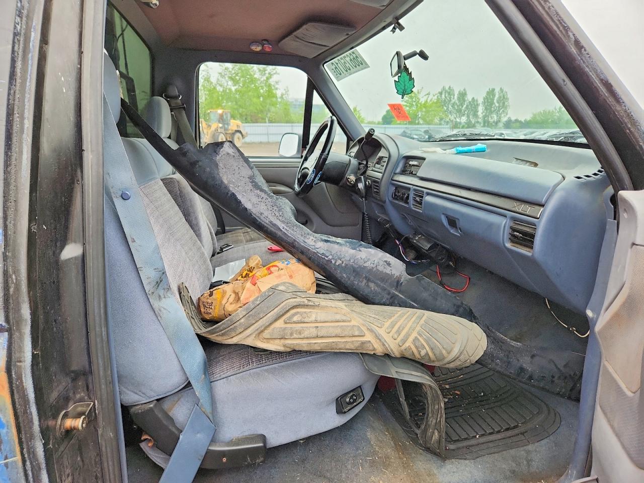 1993 Ford F150 Two Tone vin: 2FTEF14N3PCA69350