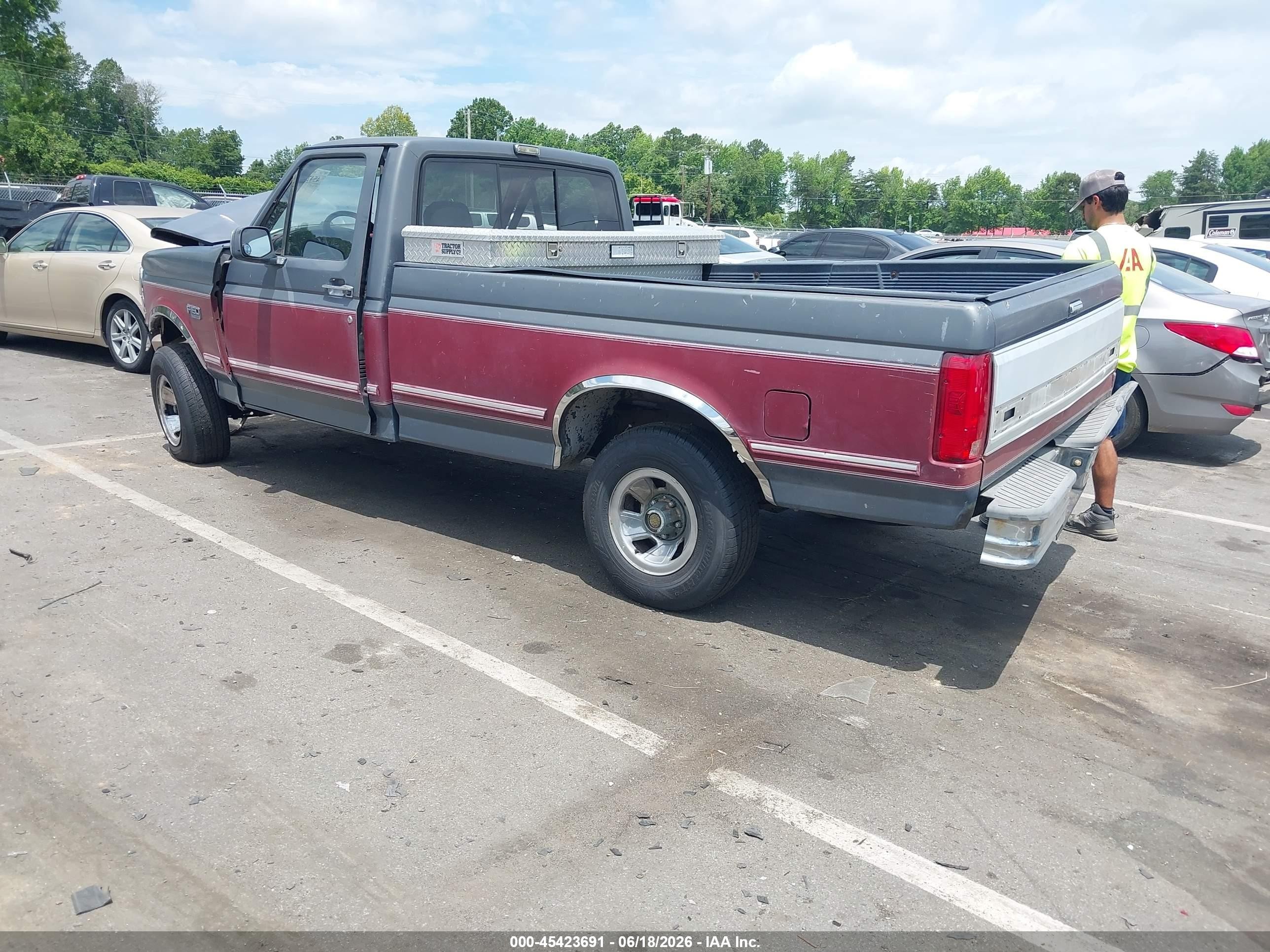 1993 Ford F150   Gray vin: 2FTEF15N4PCB04539