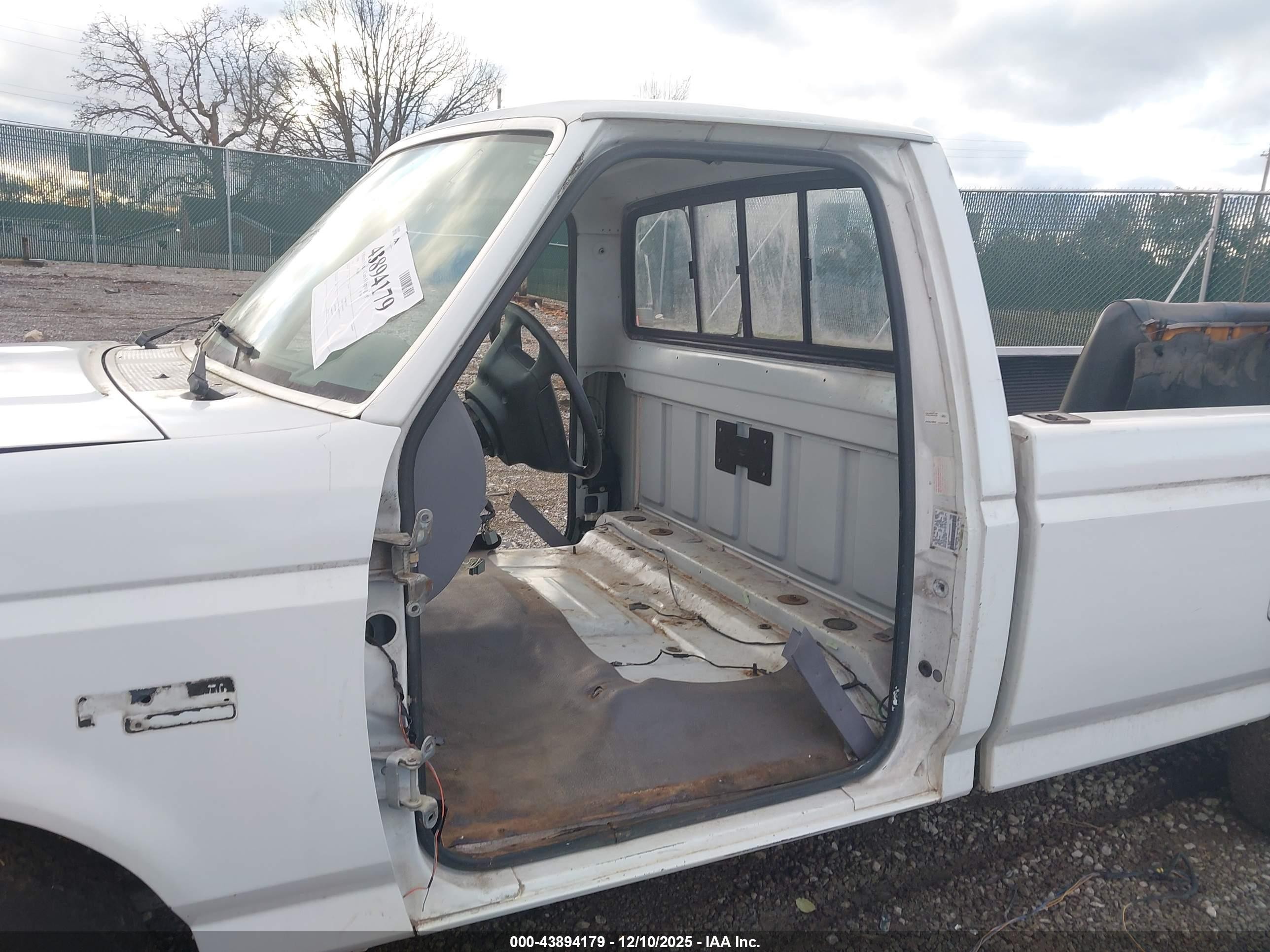 1994 Ford F150   Белый vin: 2FTEF15NBRCA13714