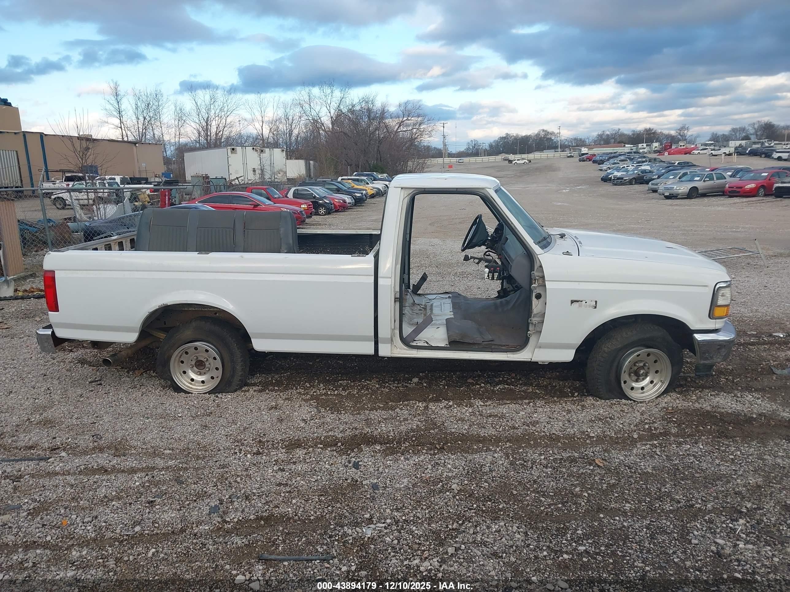 1994 Ford F150   Белый vin: 2FTEF15NBRCA13714