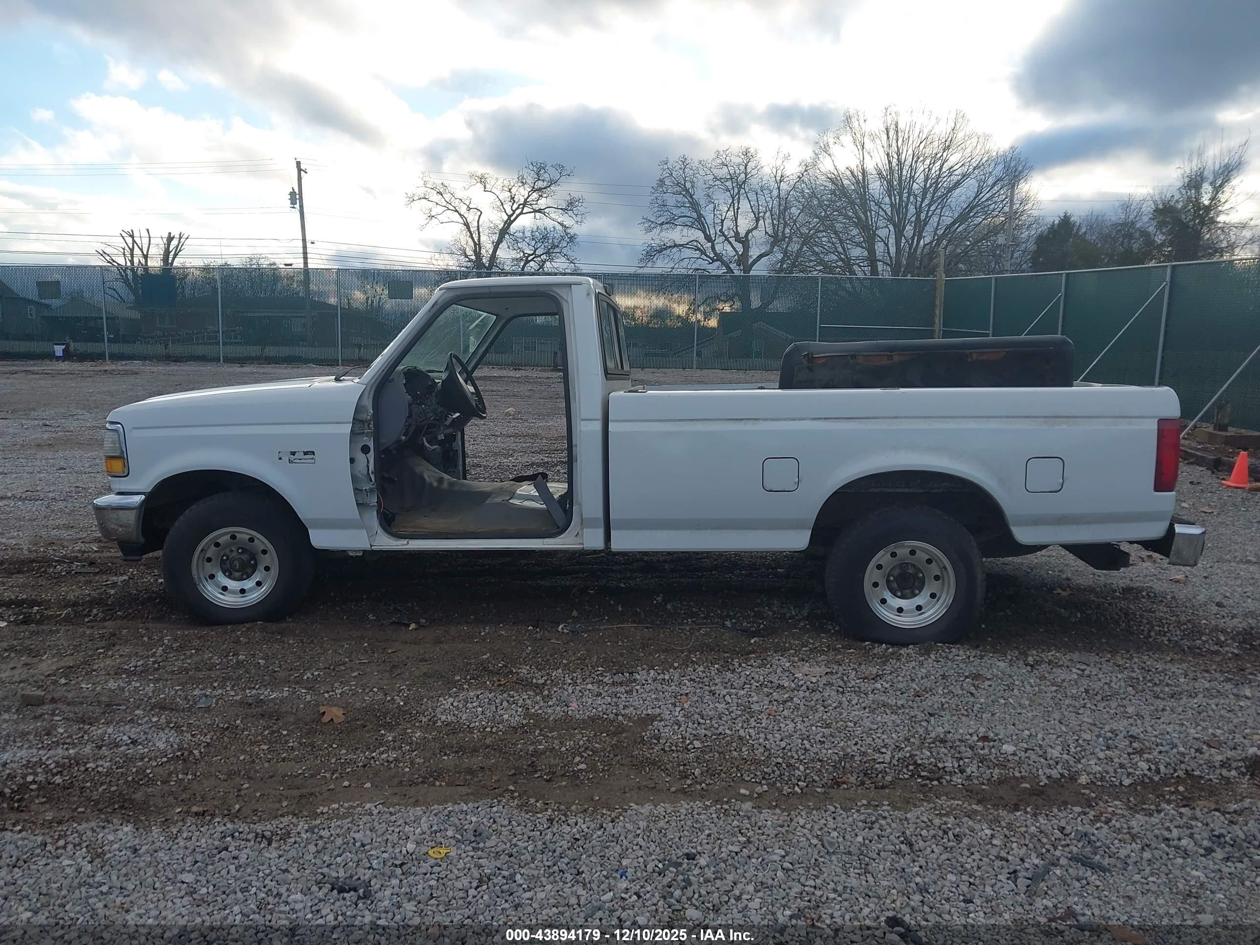 1994 Ford F150   Белый vin: 2FTEF15NBRCA13714