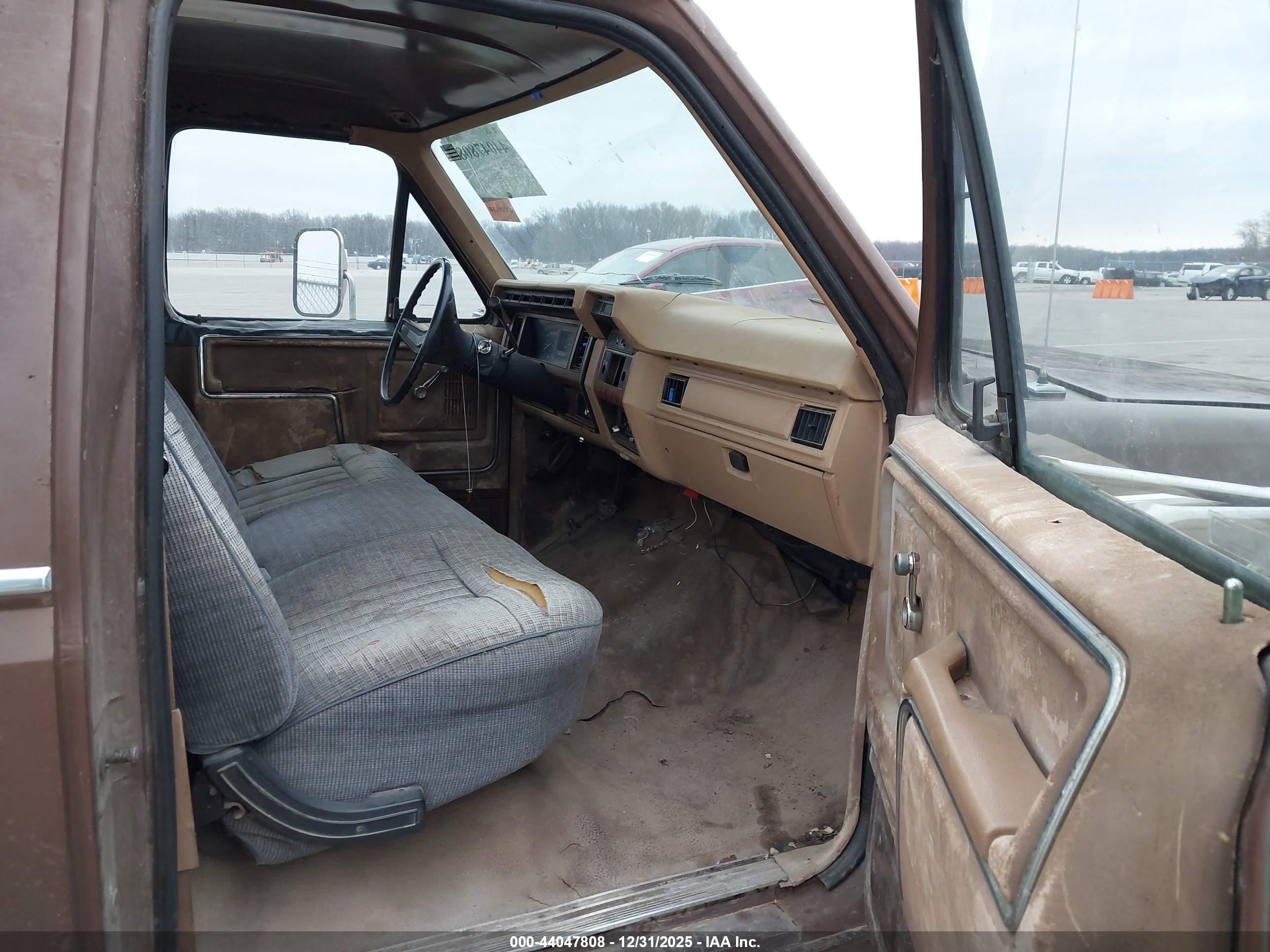 1983 Ford F250   Brown vin: 2FTHF2514DCA94428